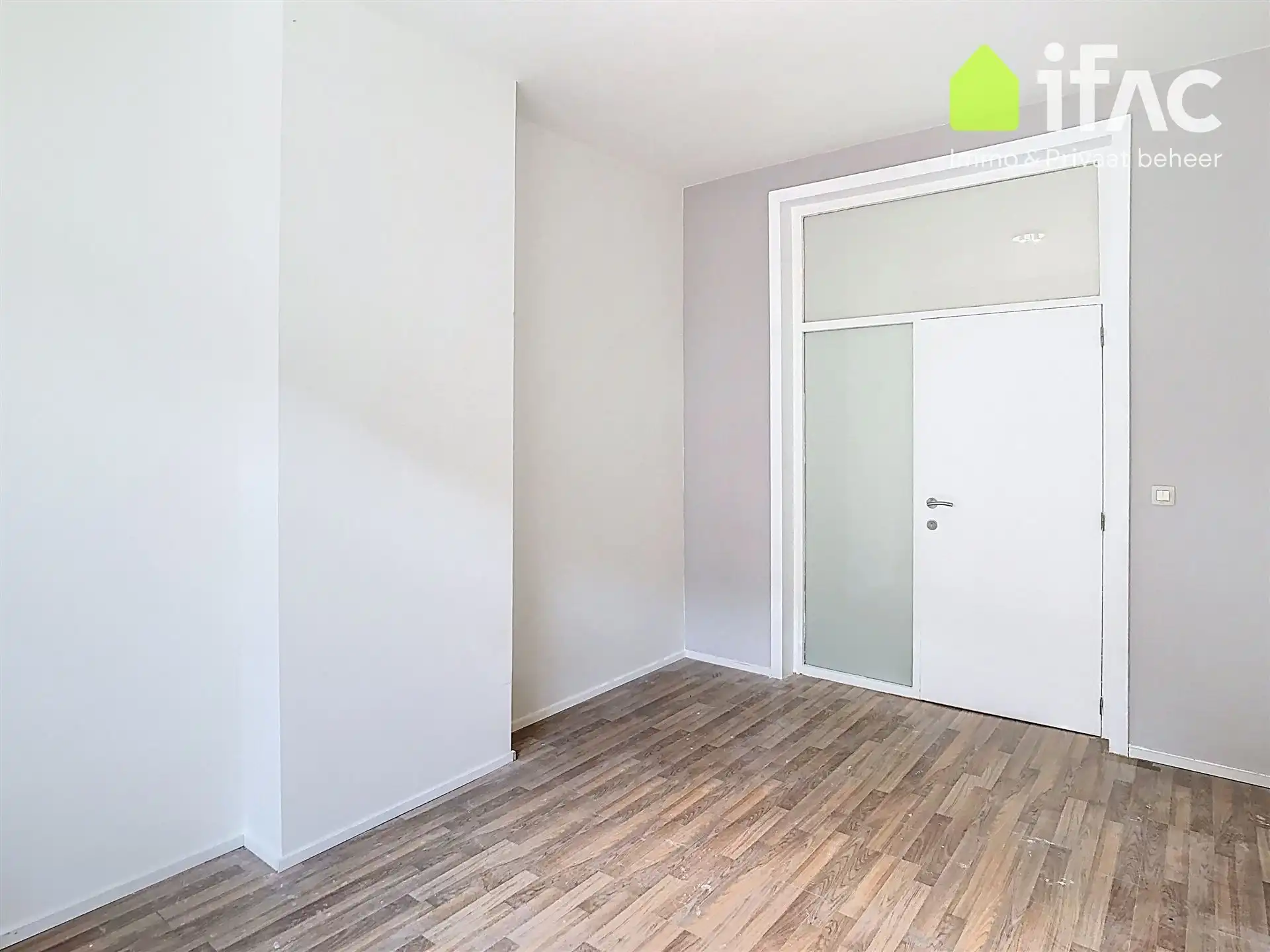 Ruim gelijkvloers appartement met tuin foto 7