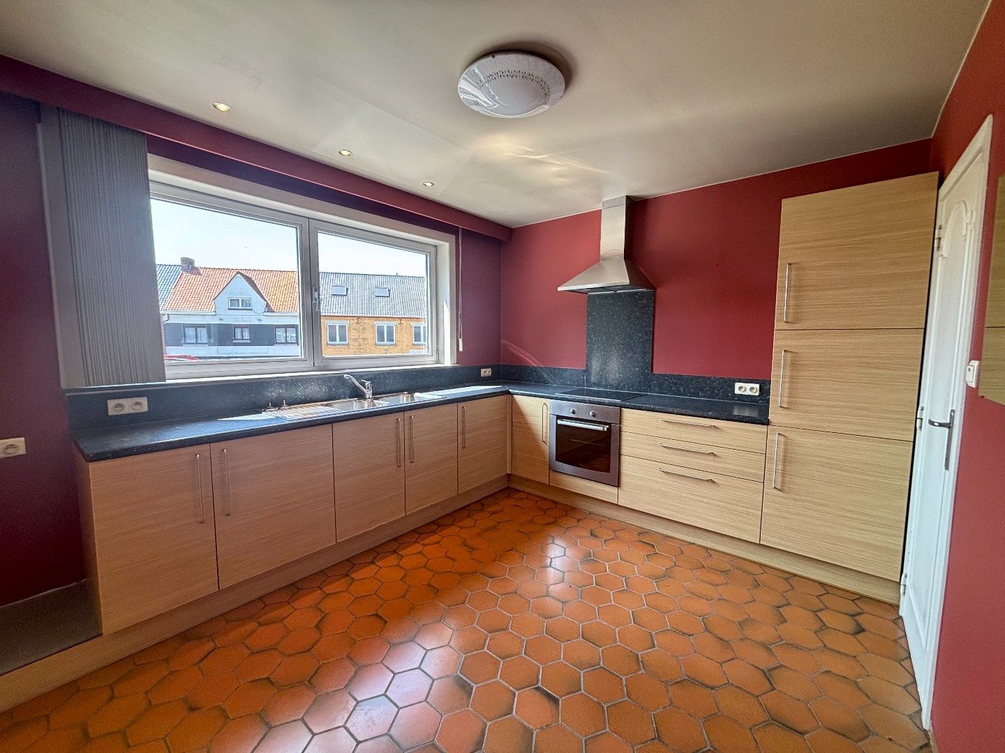 Centraal gelegen eigendom onder de kerktoren van Langemark – Markt Langemark foto 13
