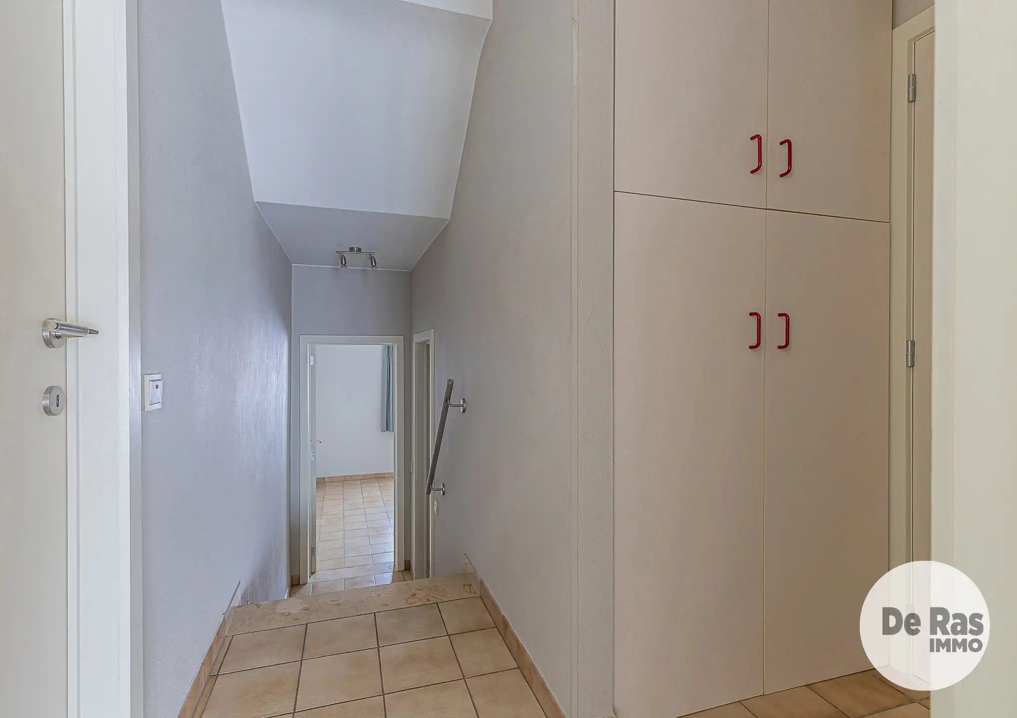HERZELE- Ruim appartement met terras en garage. foto 11
