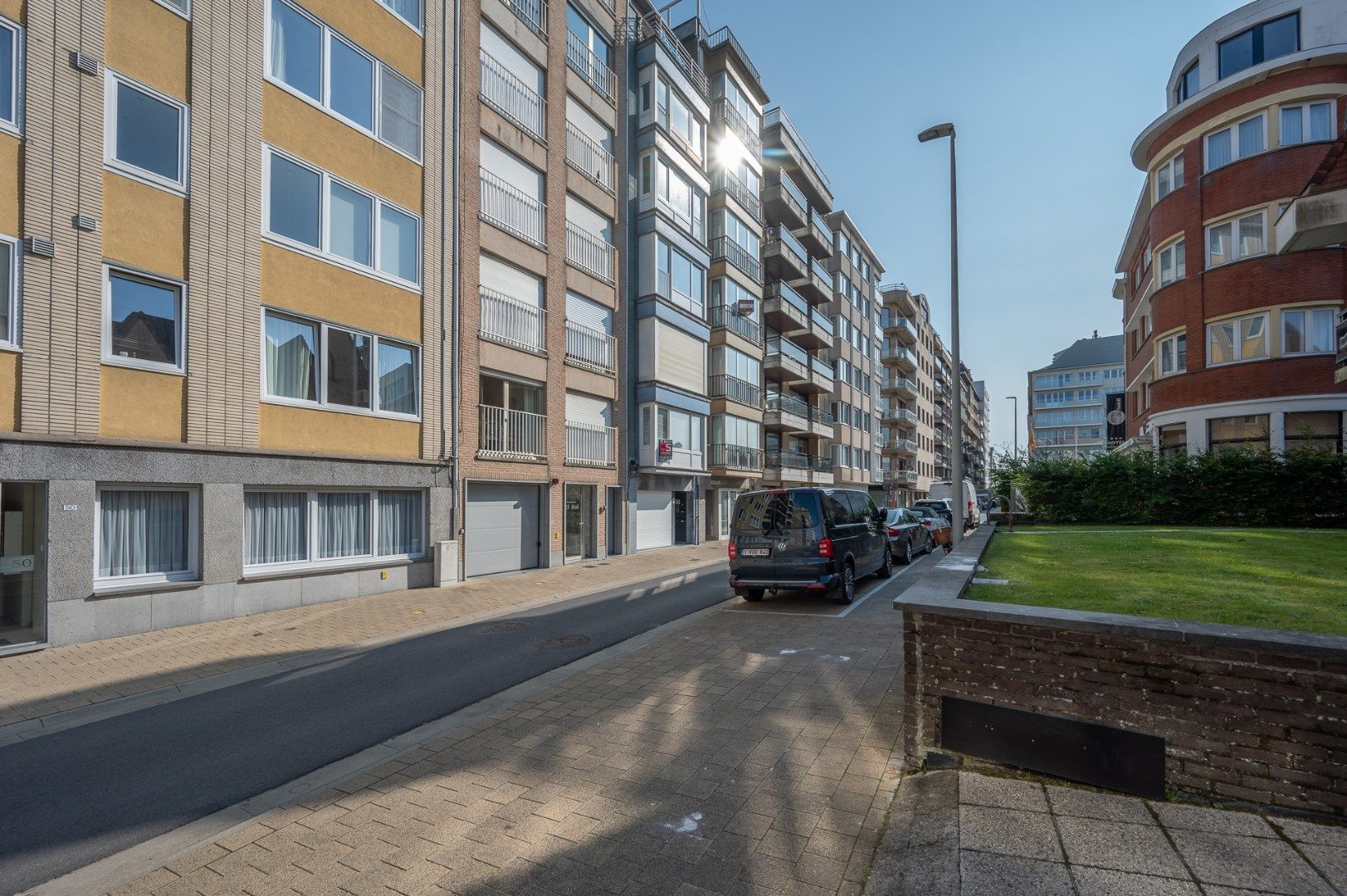 Totaal gerenoveerd appartement te Duinbergen vlakbij het strand foto 14