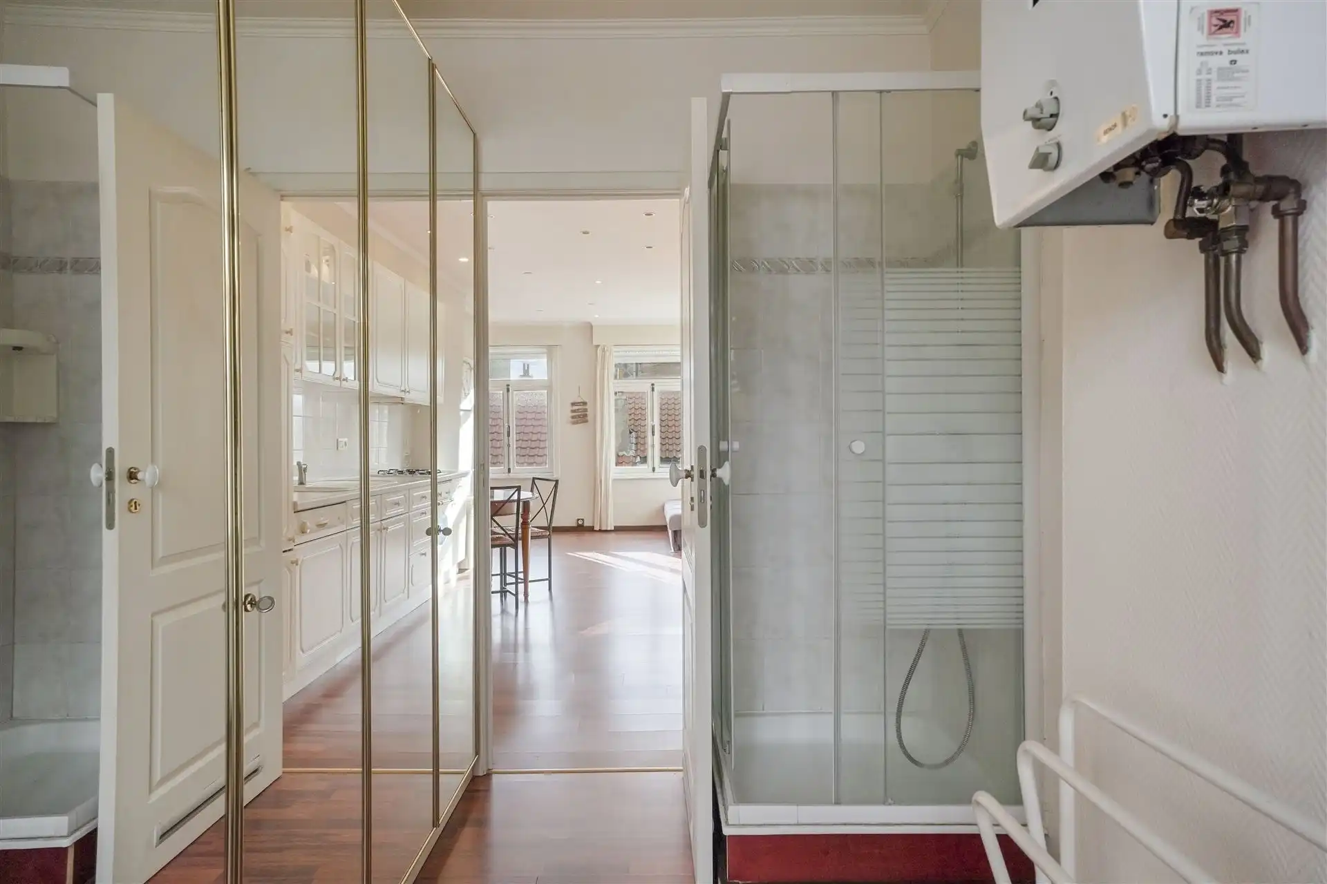 ZONNIG / VLAK AAN ZEEDIJK foto 15