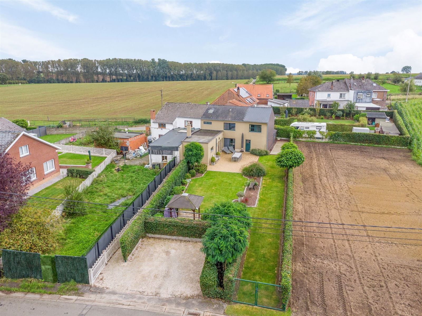 Rustig gelegen 3-gevel met 3 slaapkamers, tuin en garage foto 28