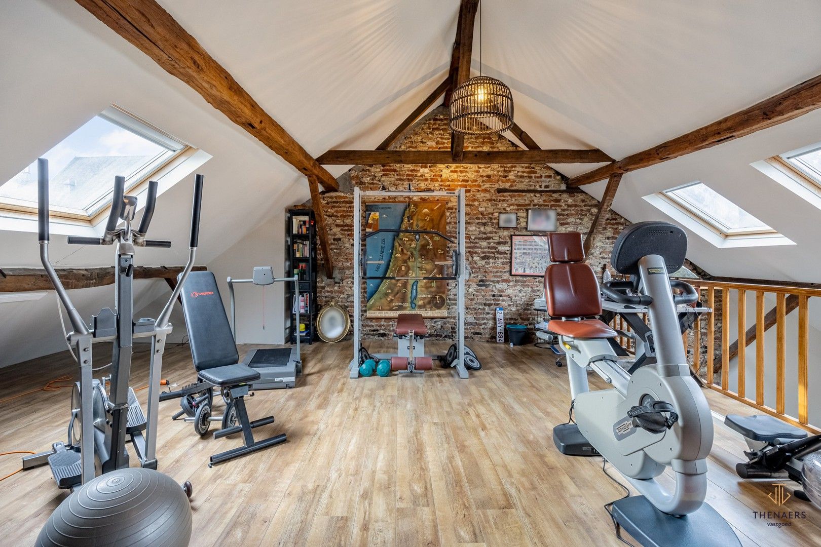 Statige herenwoning op toplocatie in hartje Sint-Truiden. foto 41