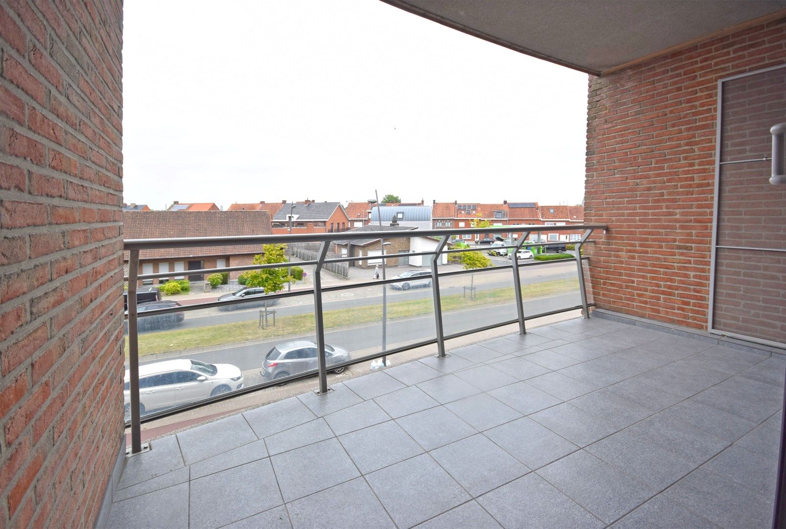 TWEE-SLAAPKAMERAPPARTEMENT MET GARAGE foto 3