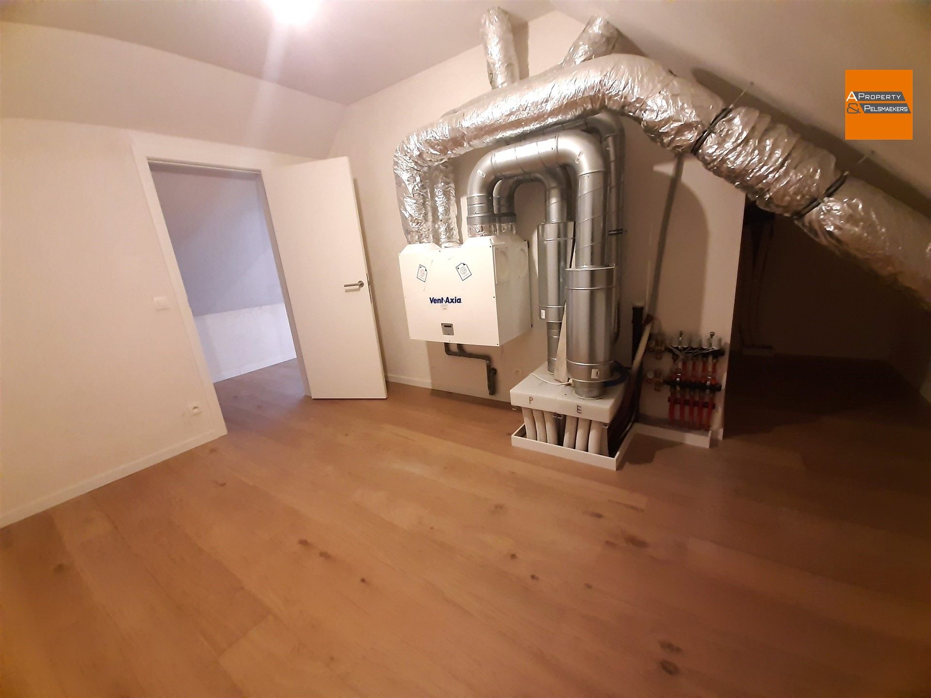 Nieuwbouwwoning met 4 slaapkamers foto 26