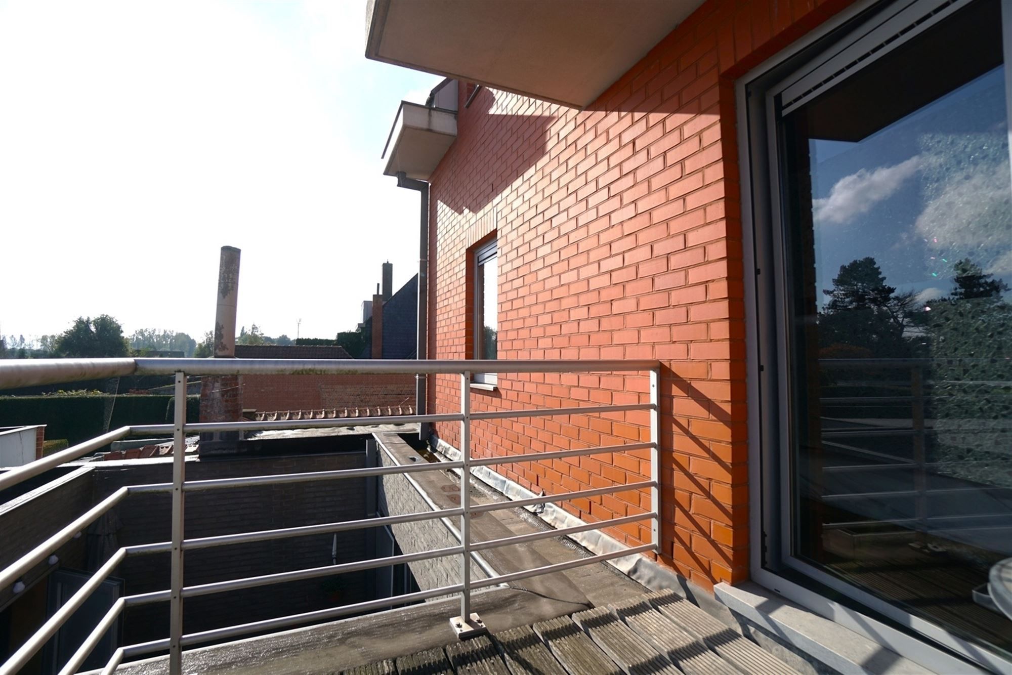 2 slaapkamer-appartement met terras en garage, gelegen in het centrum van Oosteeklo foto 12