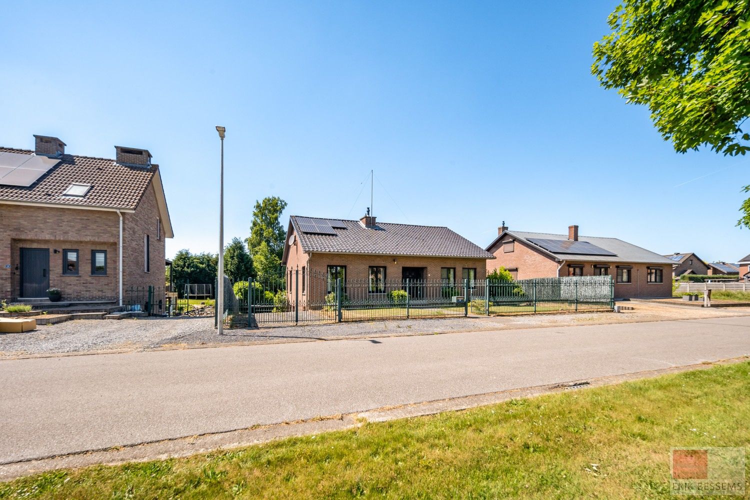 Vrijstaande woning uit 1981 op een ruim perceel in Rekem. Woonopp. 120 m² en perceel 1180 m². foto 33