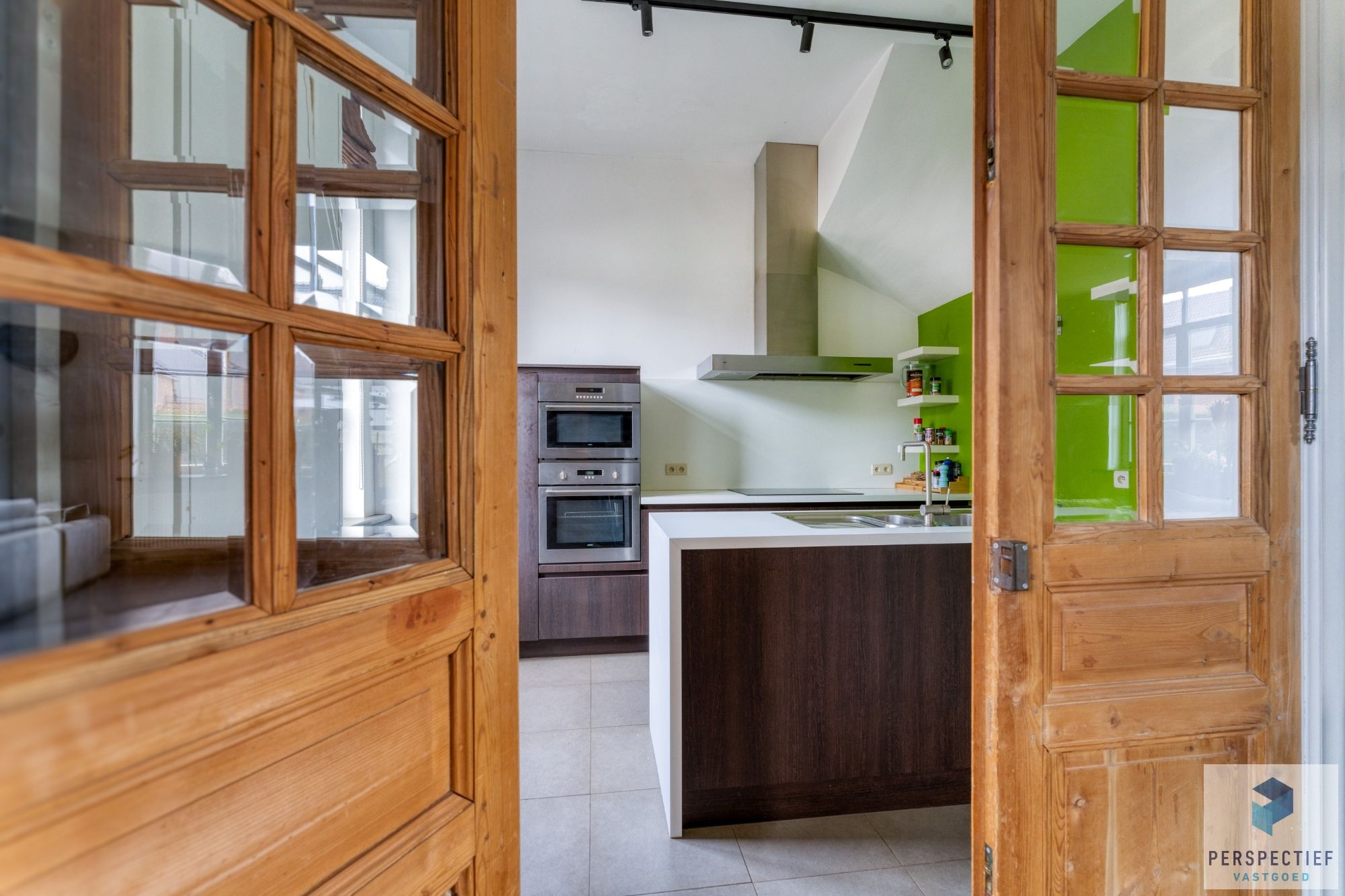 BEZOEKMOMENT ZATERDAG 20/12 VAN 15U TOT 16U30 | Ruime gerenoveerde woning met tuin & 2 privatieve autostaanplaatsen foto 7