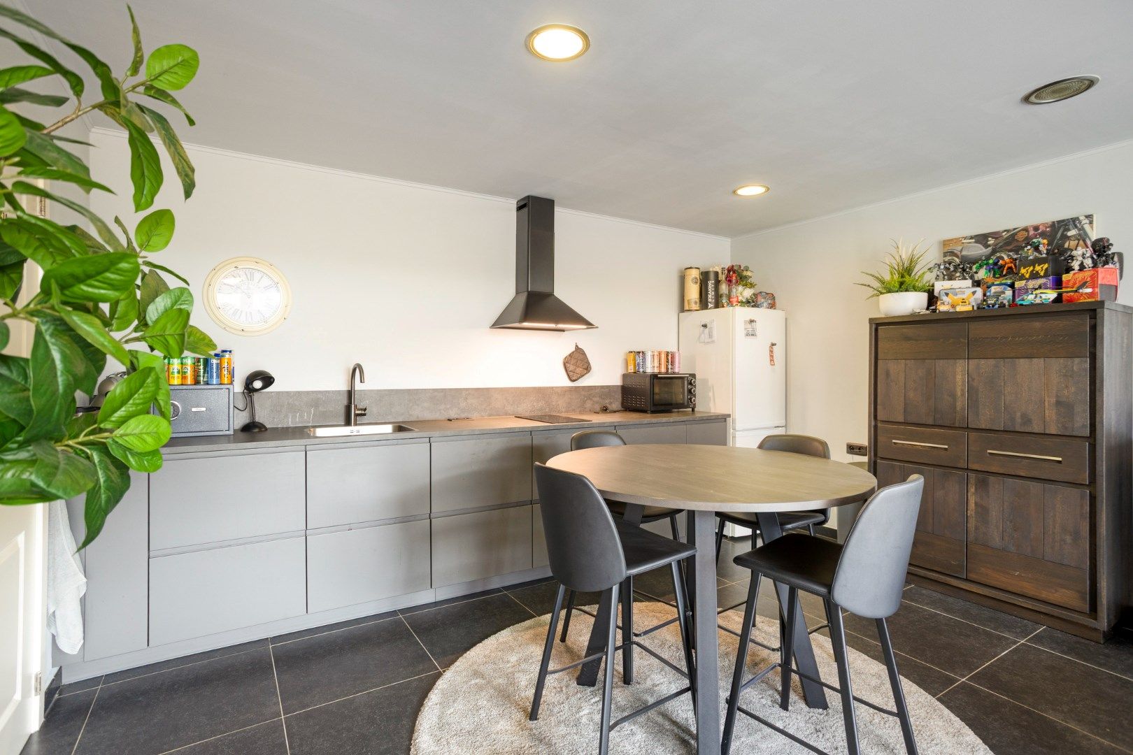 Zeer ruime instapklare open bebouwing met 5 slaapkamers op 819 m² in Lommel ! foto 25