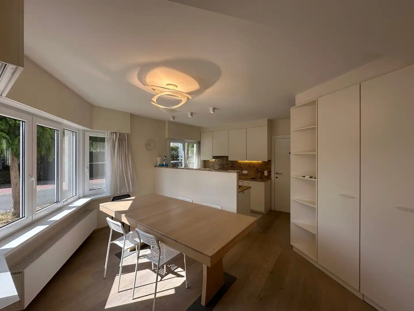 Ruim 3-slaapkamerappartement te huur in het hart van Knokke foto 3