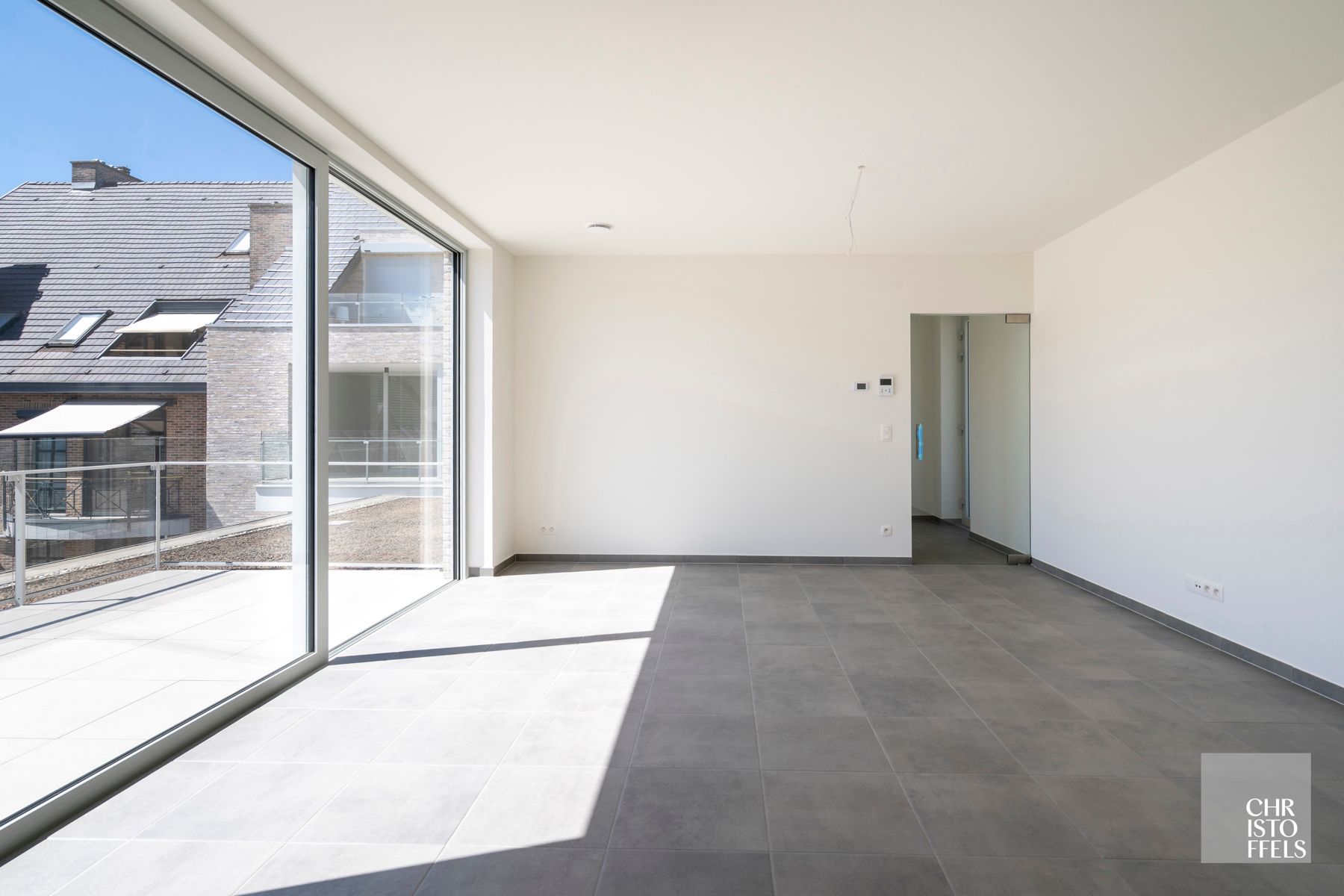 TE HUUR - Nieuwbouw 2-slaapkamerappartement in hartje Lanaken! foto 2