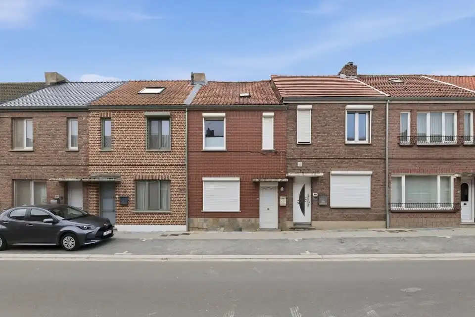 Hoofdfoto van de publicatie: TE RENOVEREN RIJWONING MET POTENTIEEL IN TONGEREN