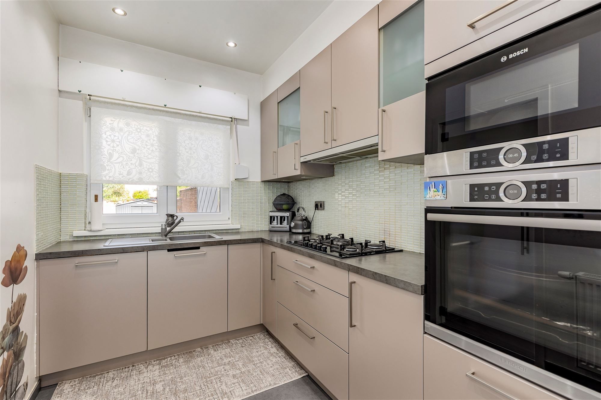 Gerenoveerd huis met 3 slpk en tuin te Antwerpen grens Wilrijk foto 8