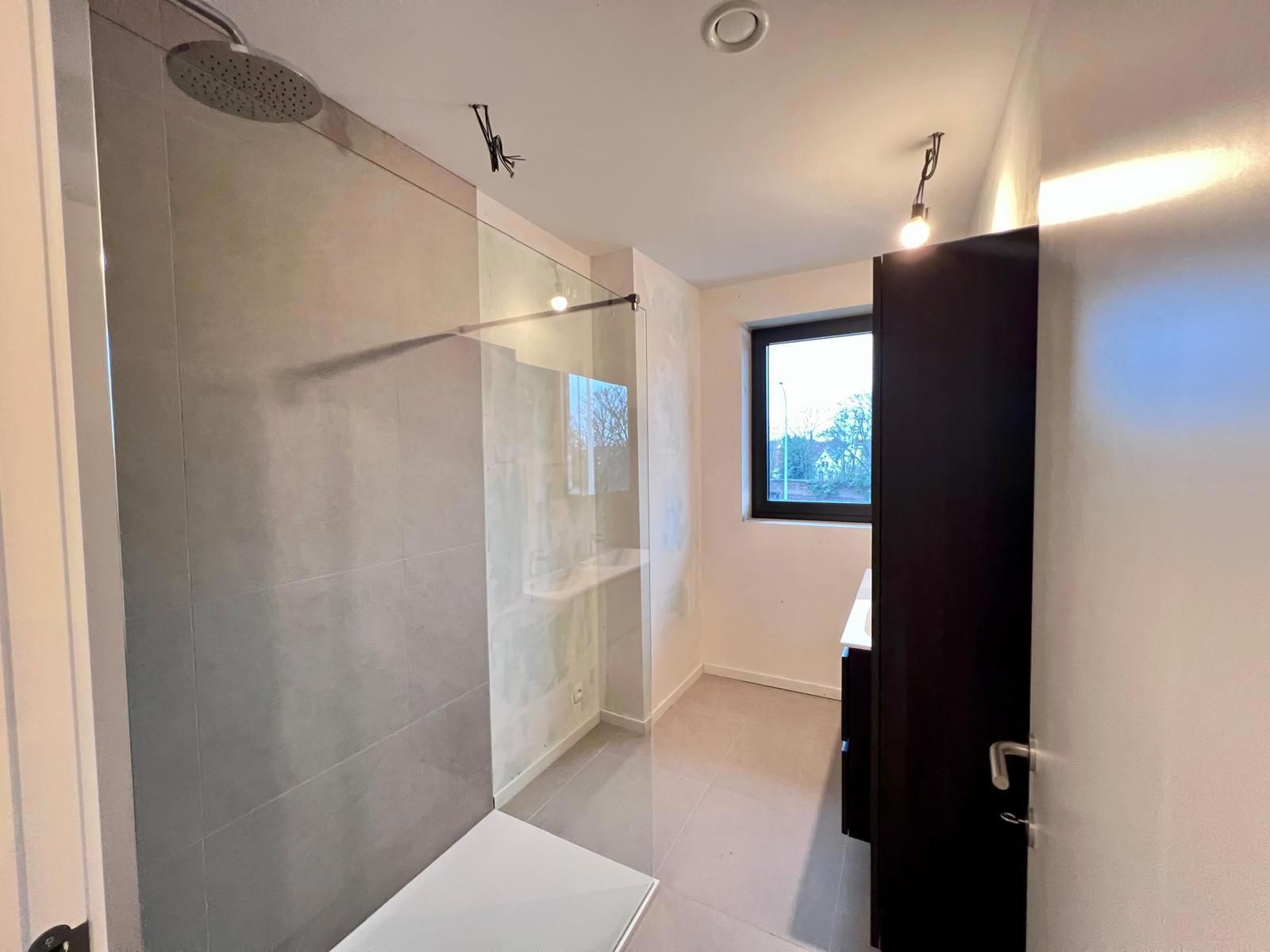 Licht, ruimte en comfort: nieuwbouwappartement met uniek zicht foto 17