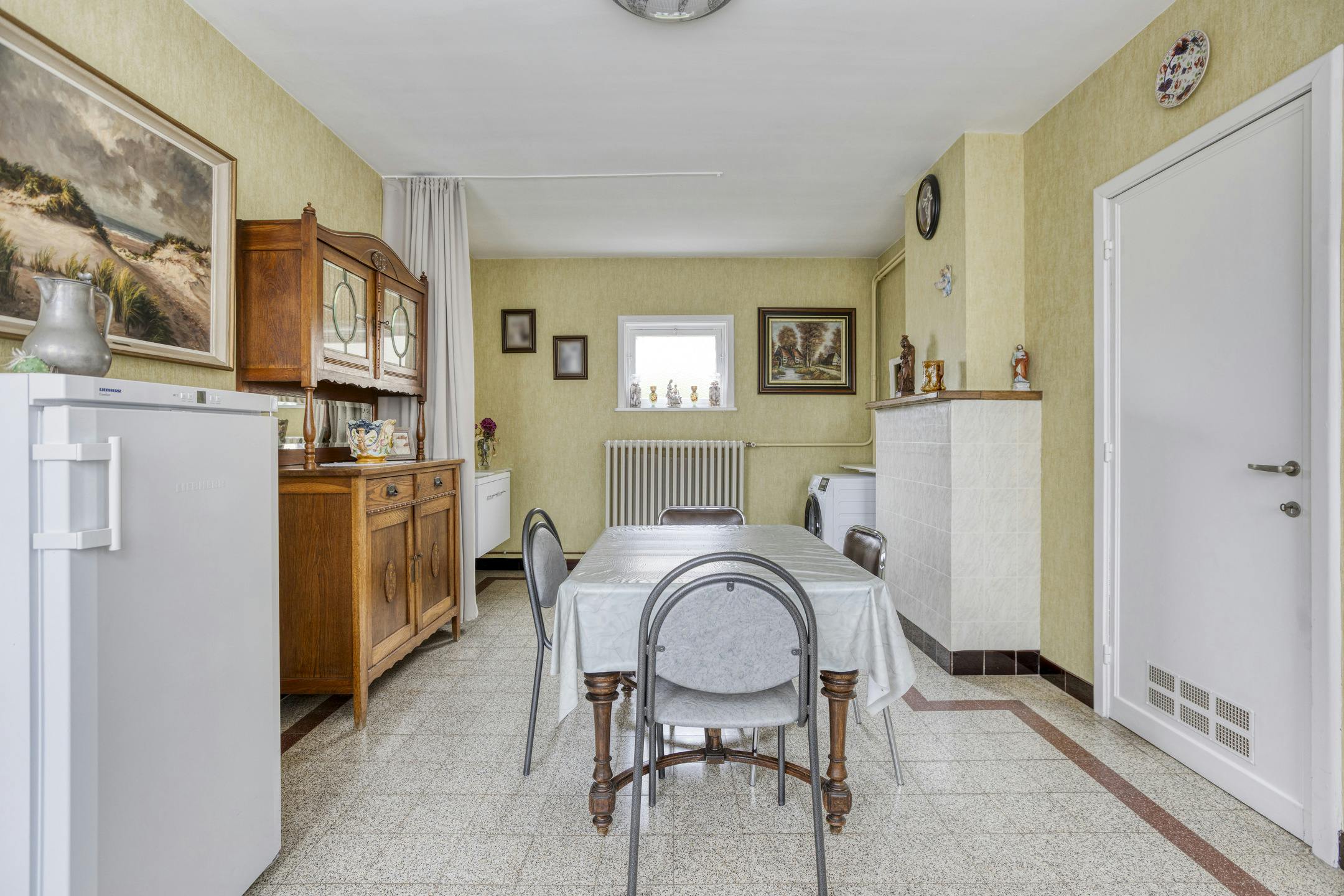Ruime woning met tuin en garage op 1.845m² te Alveringem. foto 5