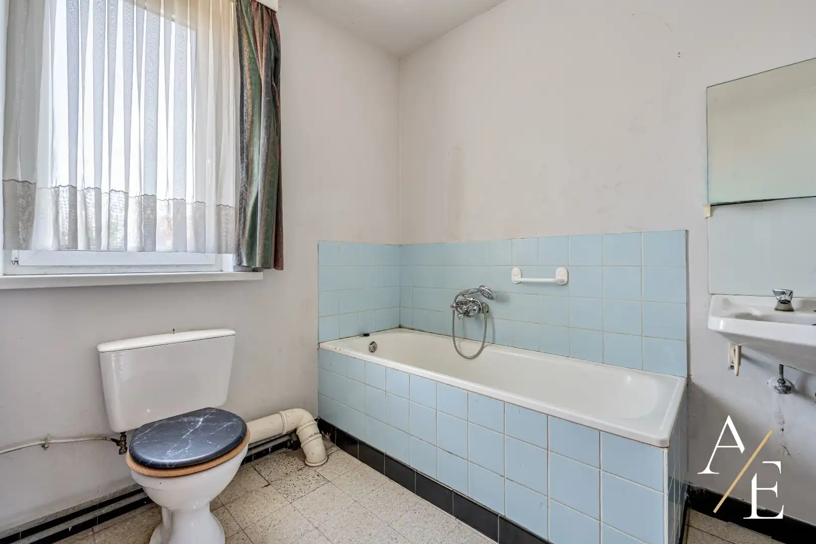 SCHELLEBELLE - Te renoveren halfopen woning met grote tuin! foto 9