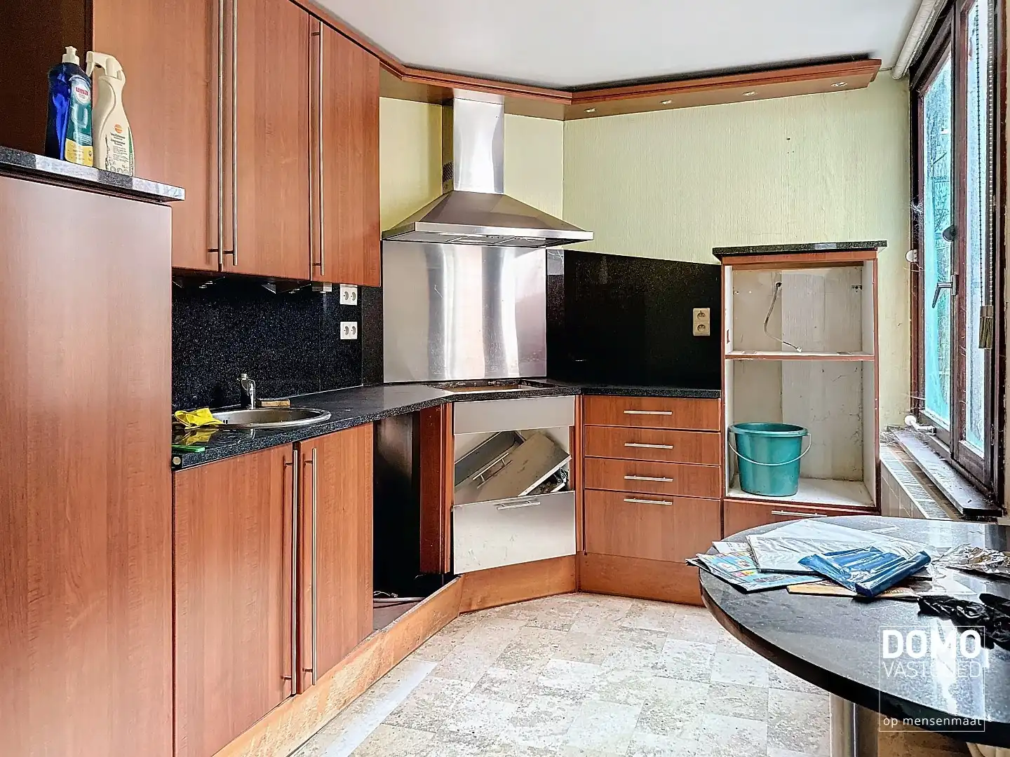 Te renoveren handelshuis gelegen in het centrum van Diepenbeek. foto 2