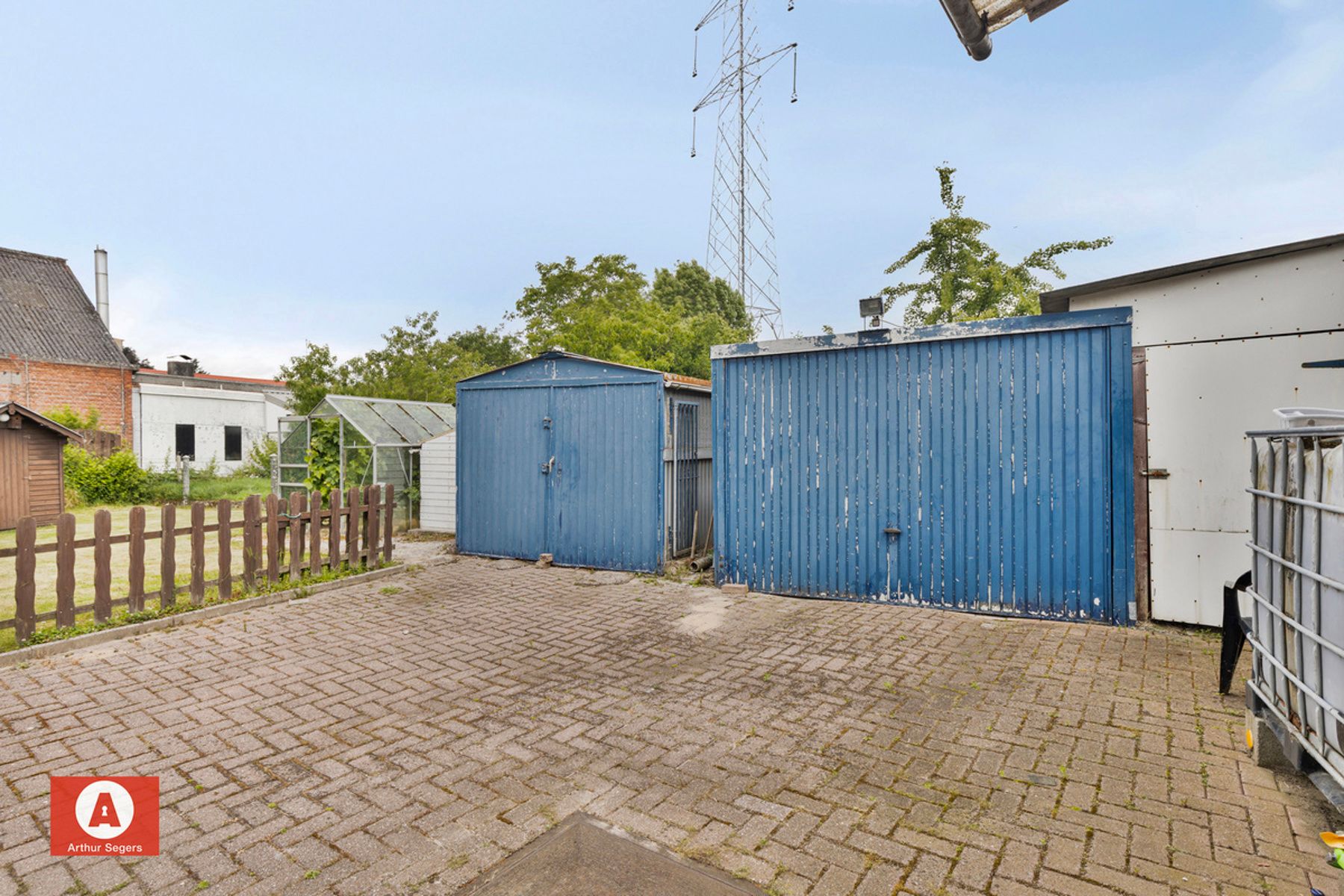 Te renoveren half-open bebouwing op gunstige ligging foto 17