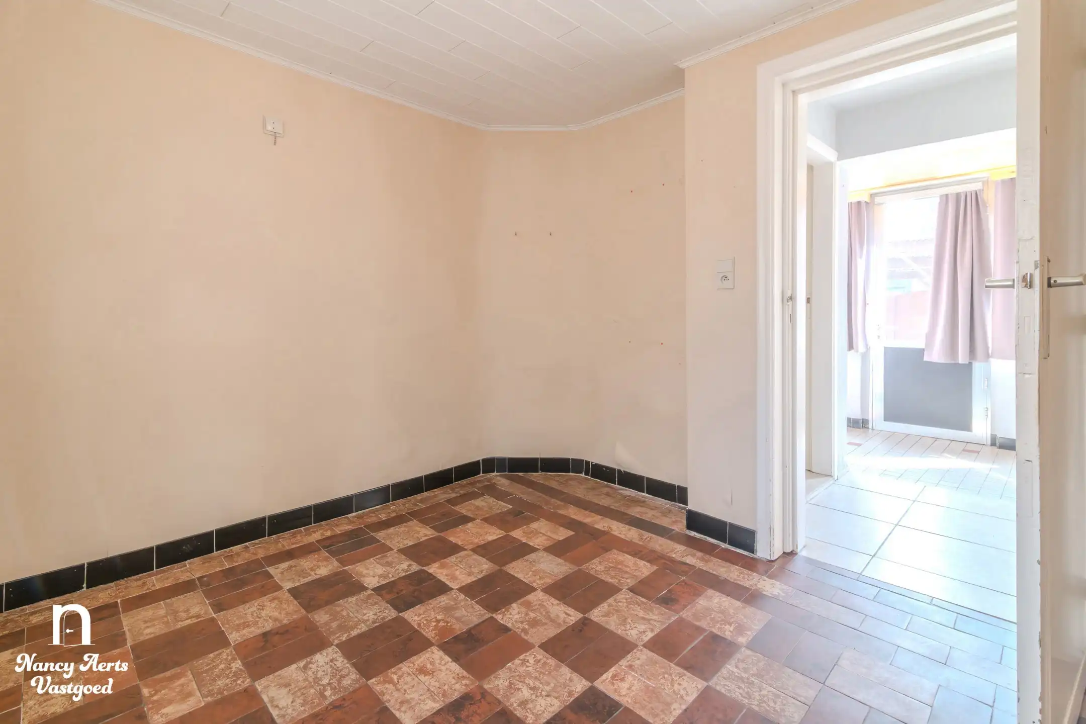 Charmante gezinswoning met mogelijkheden op royaal perceel foto 12