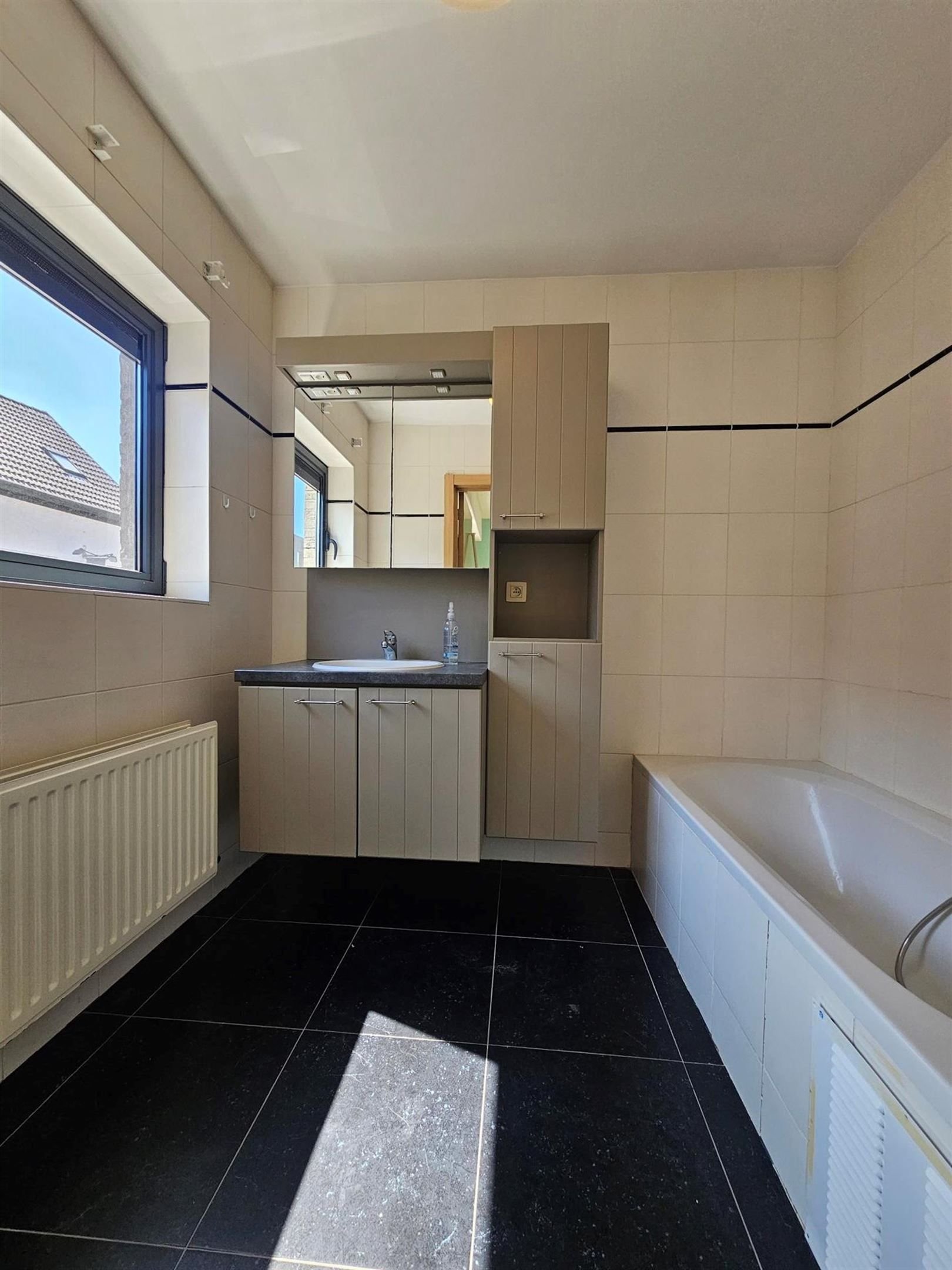 Gunstig gelegen appartement met groot terras in Mariaburg-Ekeren!  foto 5