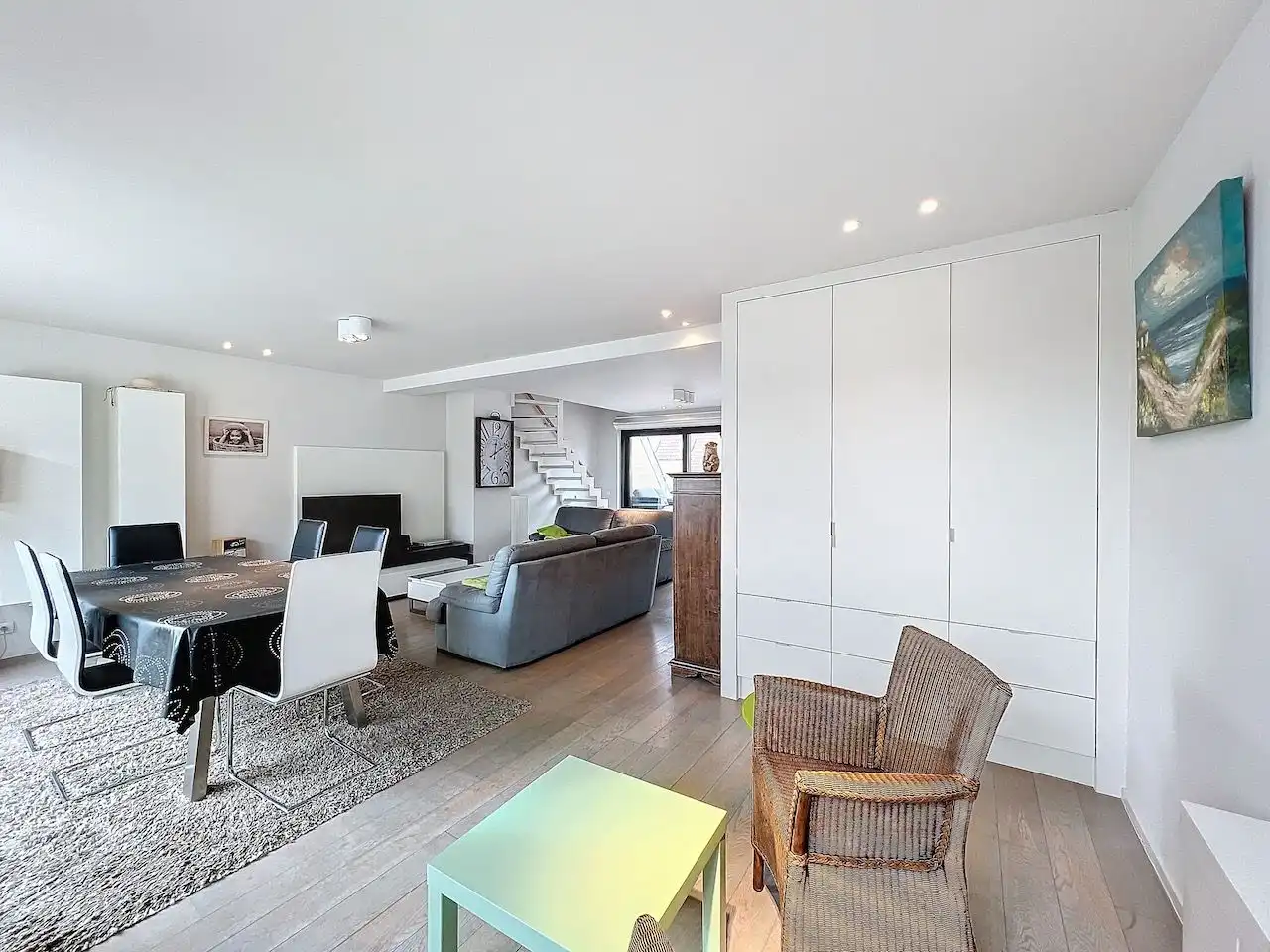 Ruim duplex dakappartement met garage, centraal gelegen. foto 4
