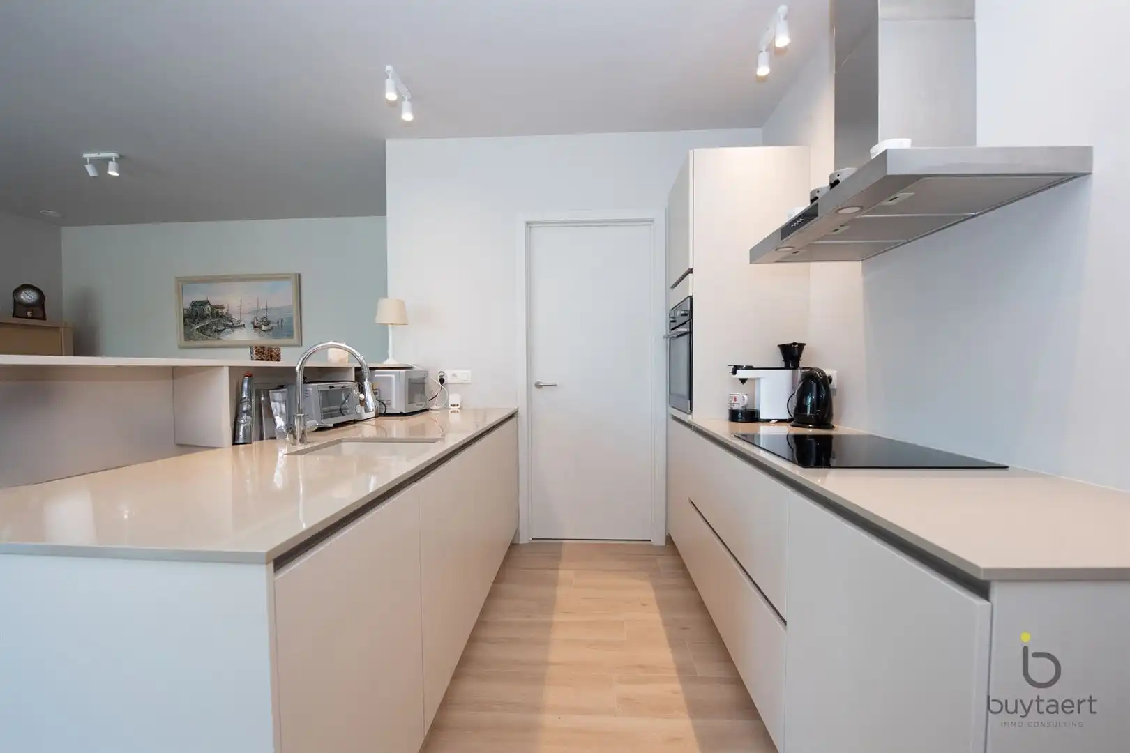 Recent 3 slaapkamer appartement met gezellig terras te Sint Antonius. foto 5