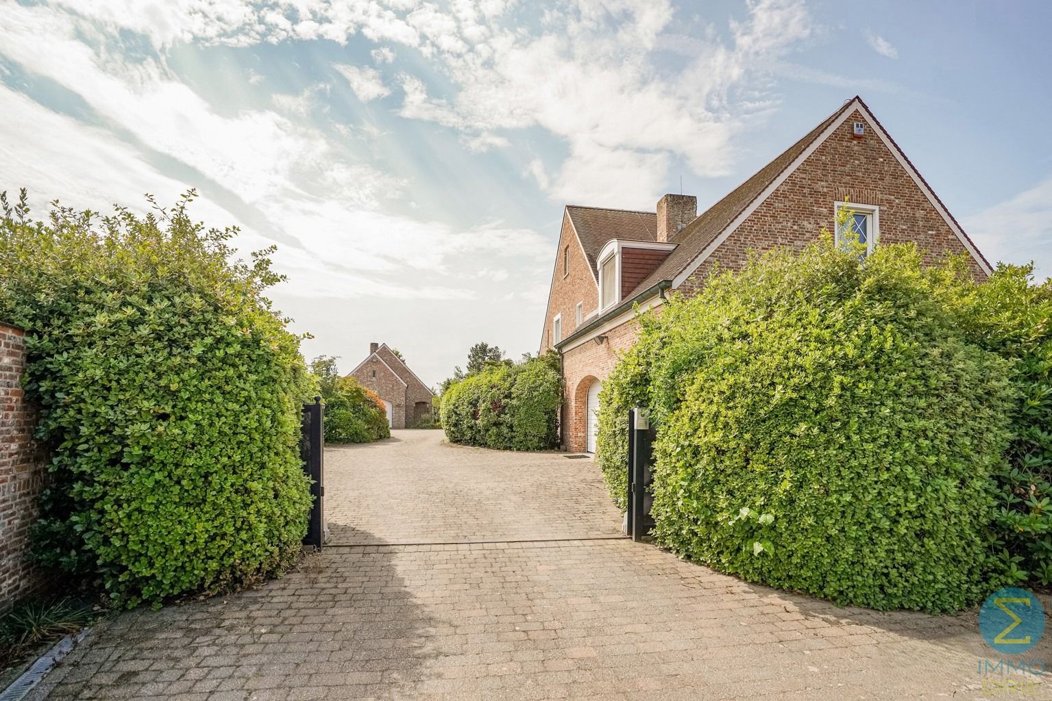 Exclusieve villa met bijgebouwen op 6.660m² grond foto 23