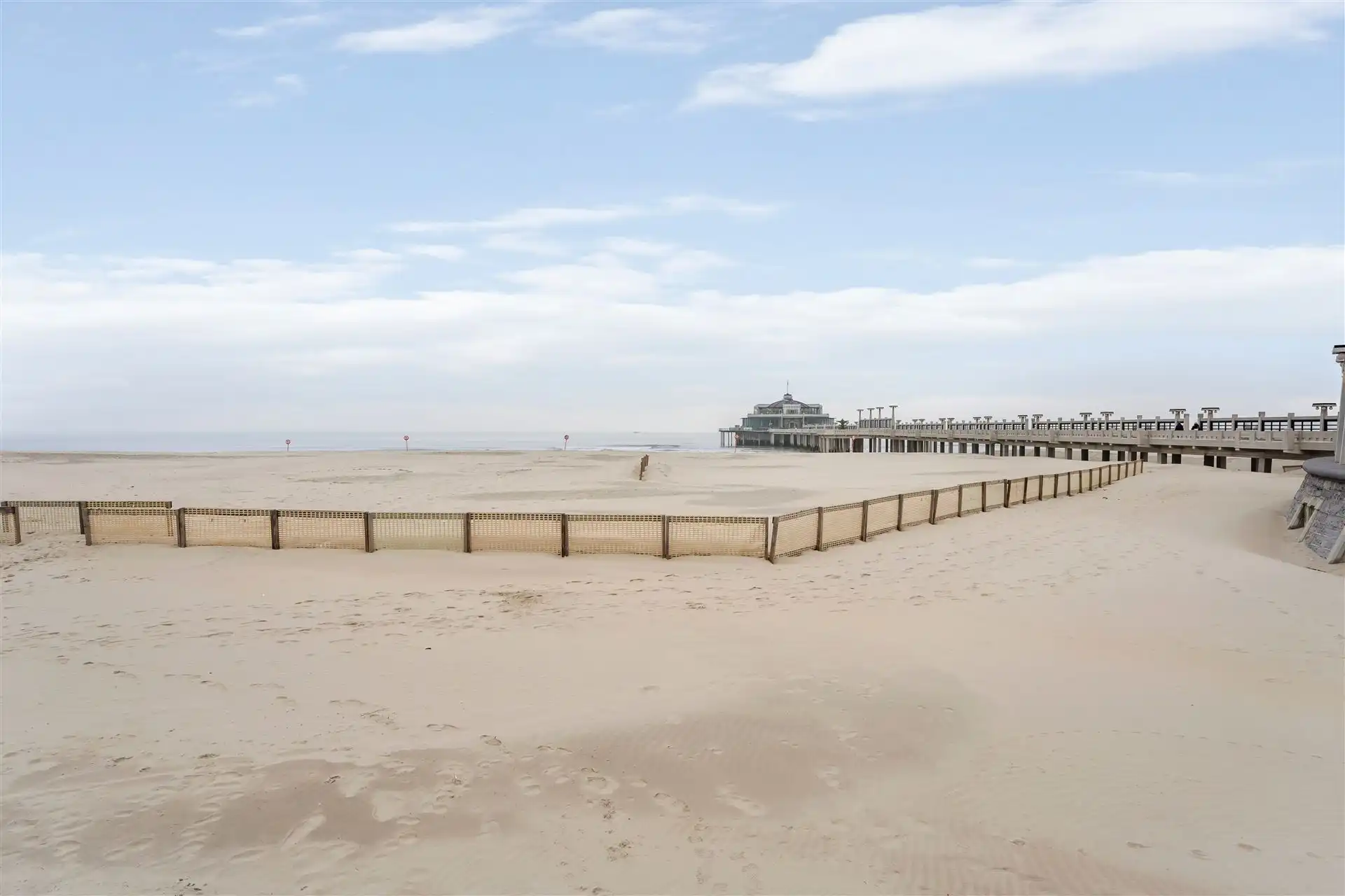 ZUIDGERICHT / VLAK AAN ZEEDIJK  foto 18