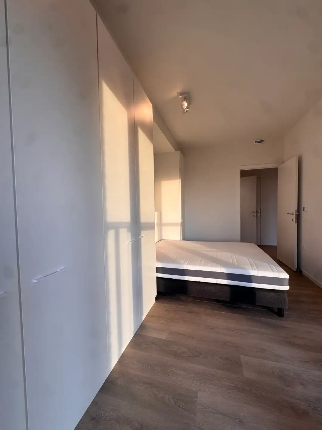 ANTWERPREN - Recent appartement met zicht op het water foto 10