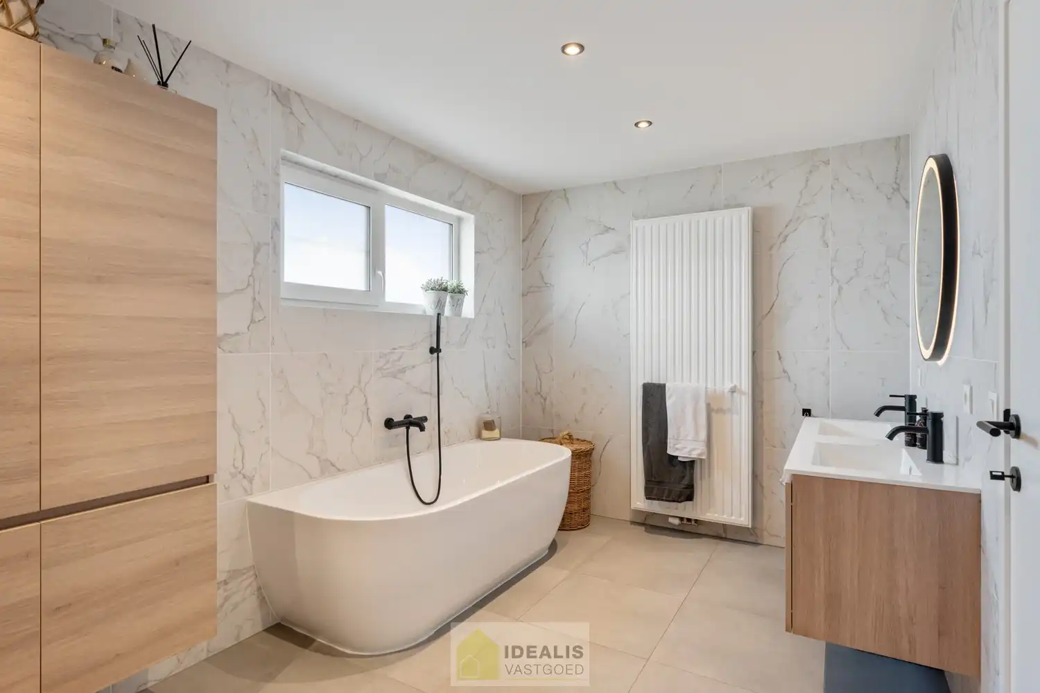 IDEALIS VASTGOED – Een prachtige instapklare woning in het fijne Hamont op een steenworp van de NL-grens! foto 30