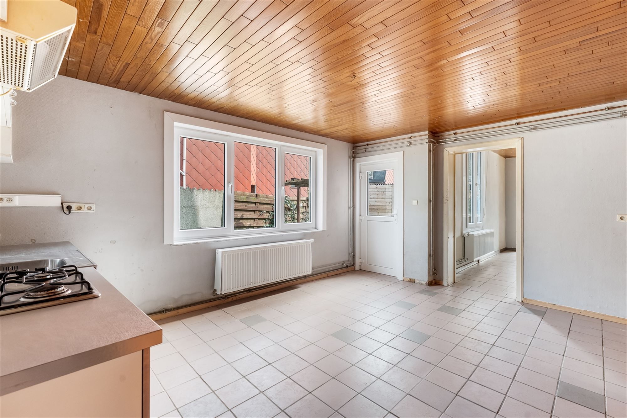 DEELS GERENOVEERDE WONING OP CENTRALE LIGGING foto 6