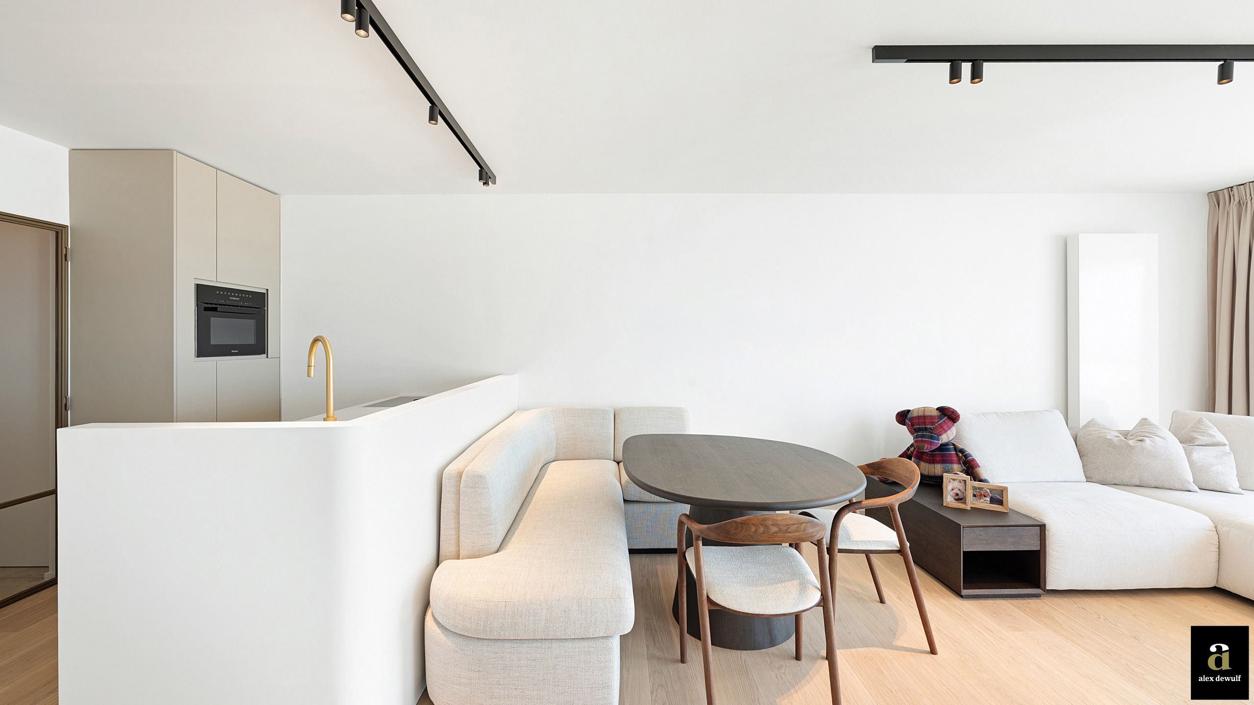 Instapklaar appartement op de Zeedijk in een mooi hoekgebouw foto 17