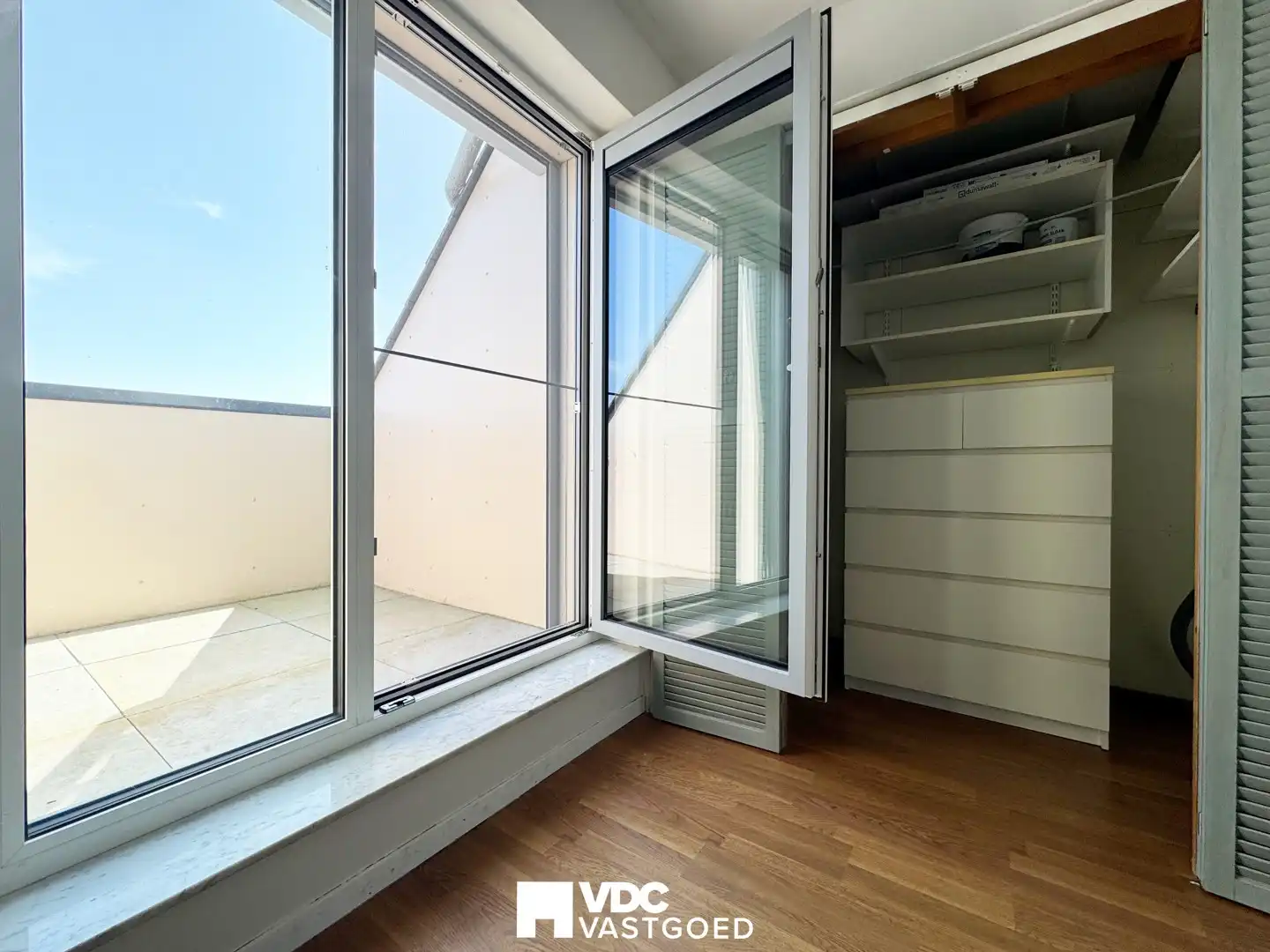 Gezellig dakappartement met twee terrassen en garage nabij centrum Tongeren foto 6
