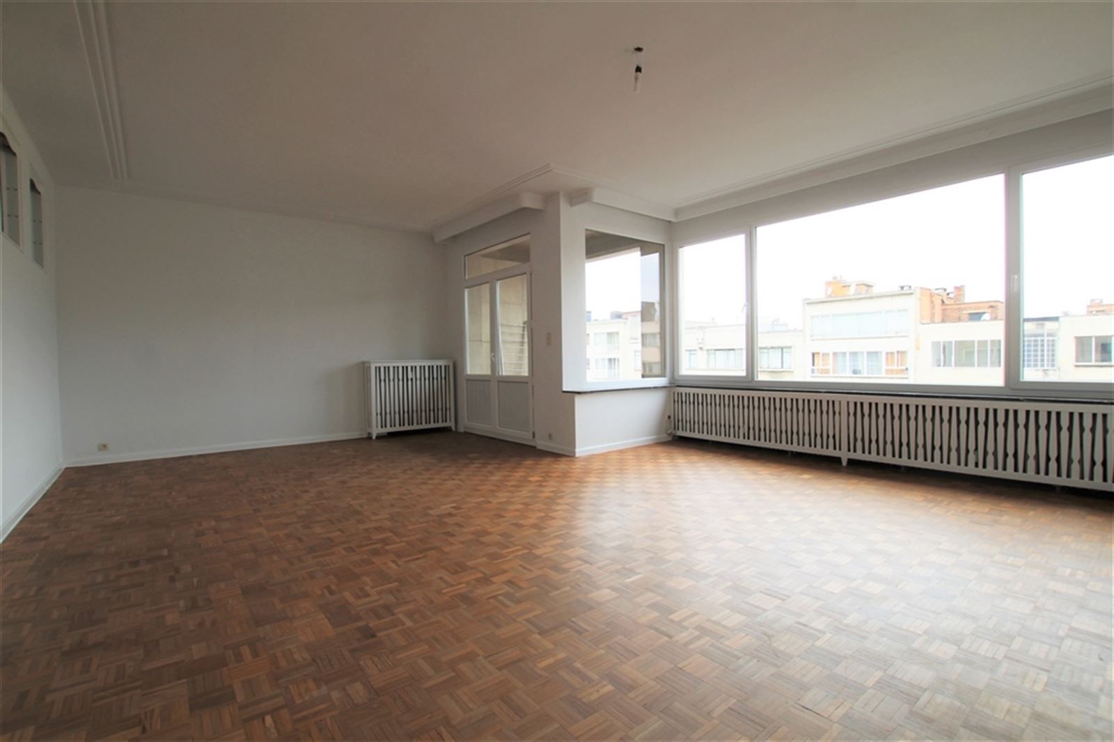 STIJLVOL LUMINEUS APPARTEMENT VAN 170m² foto {{pictureIndex}}