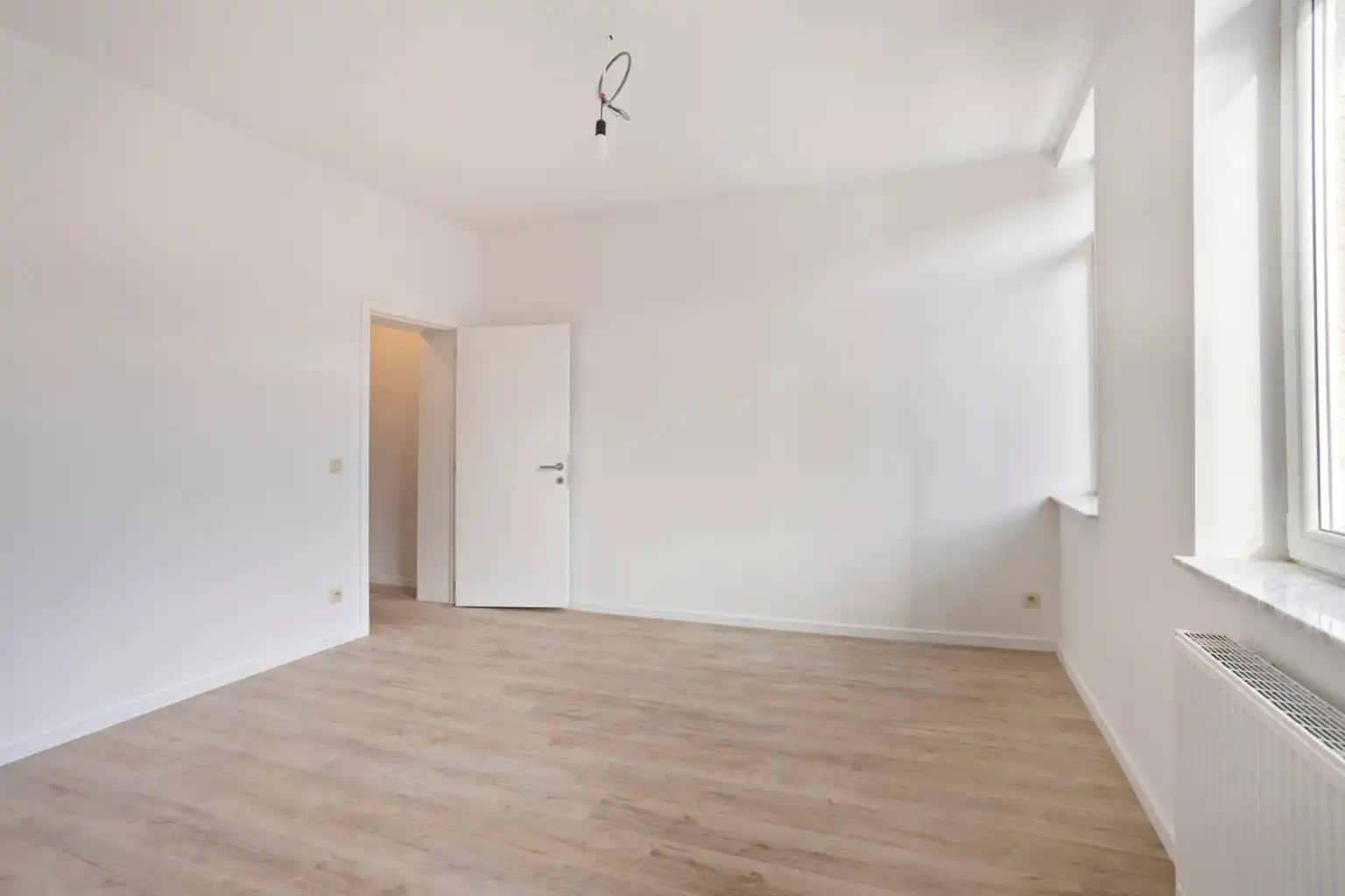 Volledig gerenoveerde gesloten bebouwing te Drogenbos foto 12