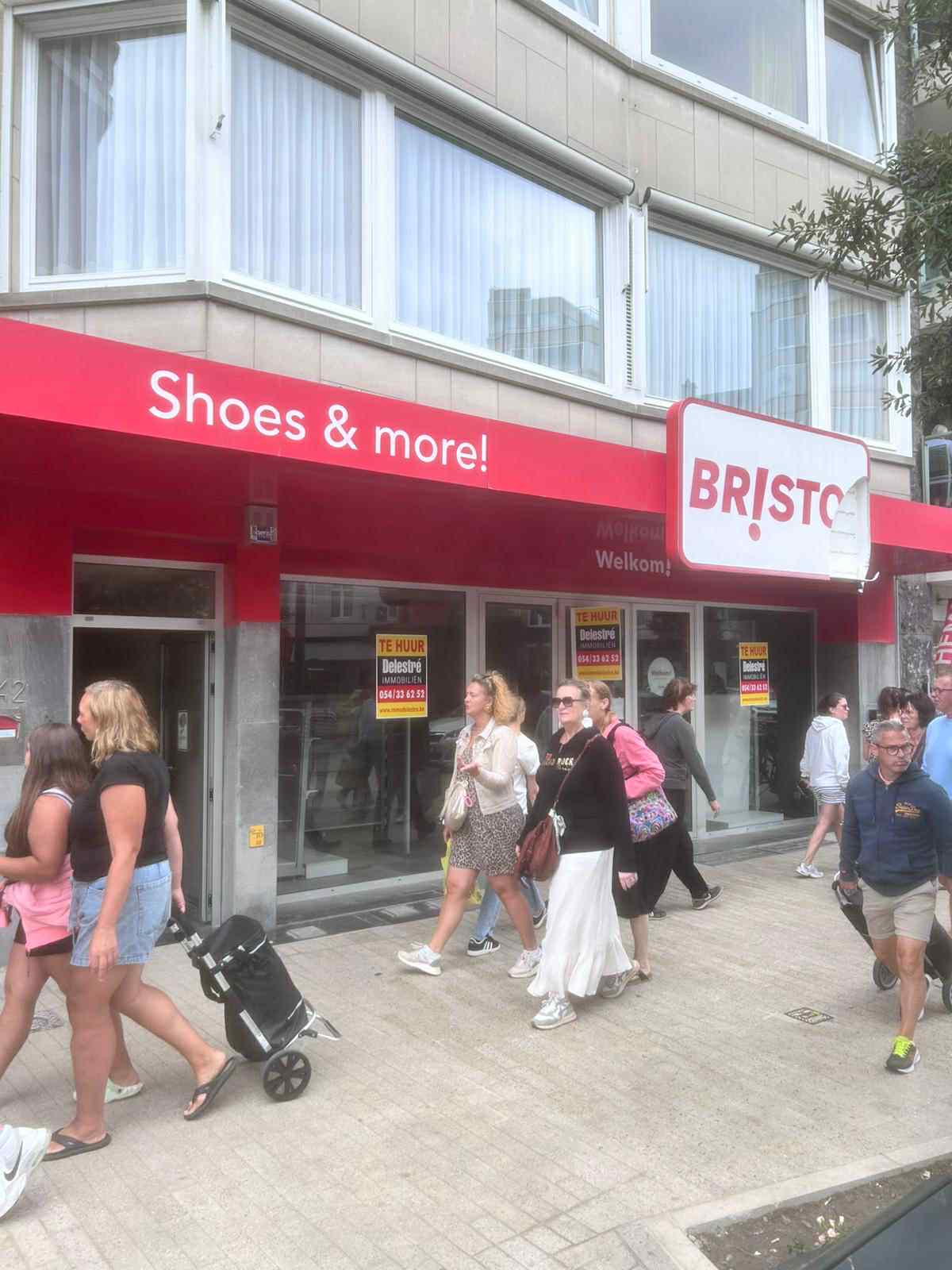 Commercieel gelijkvloers te huur – toplocatie in hartje De Panne foto {{pictureIndex}}
