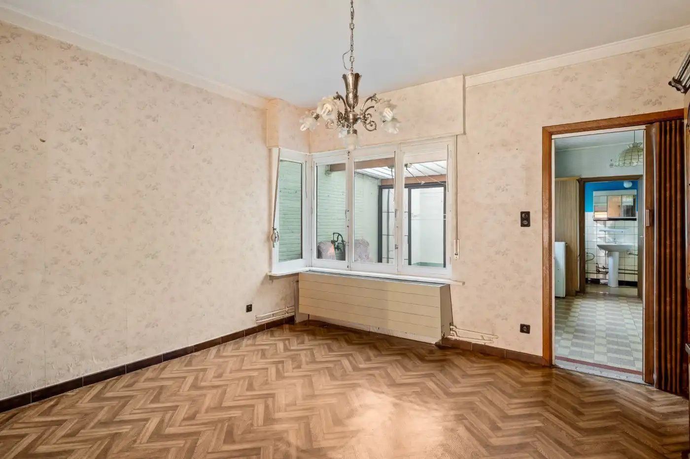 Te renoveren woning met 3 à 4 slpk. en inpandige garage foto 3