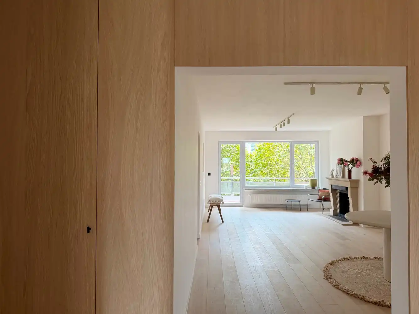 Bijzonder aantrekkelijk gerenoveerd appartement langs de Coupure met hoogwaardig gerenoveerd interieur en twee terrassen foto 11