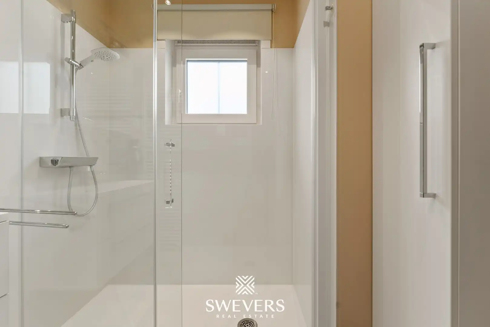 Gelijkvloers, ruim appartement met grote tuin te Koersel foto 17