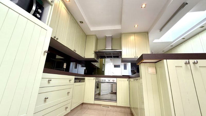 Gezellige te renoveren rijwoning met 4 kamers en garage foto 7