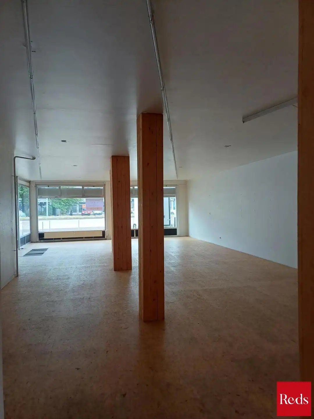 commercieel gelijkvloers op goede ligging ( 115m²) foto 5