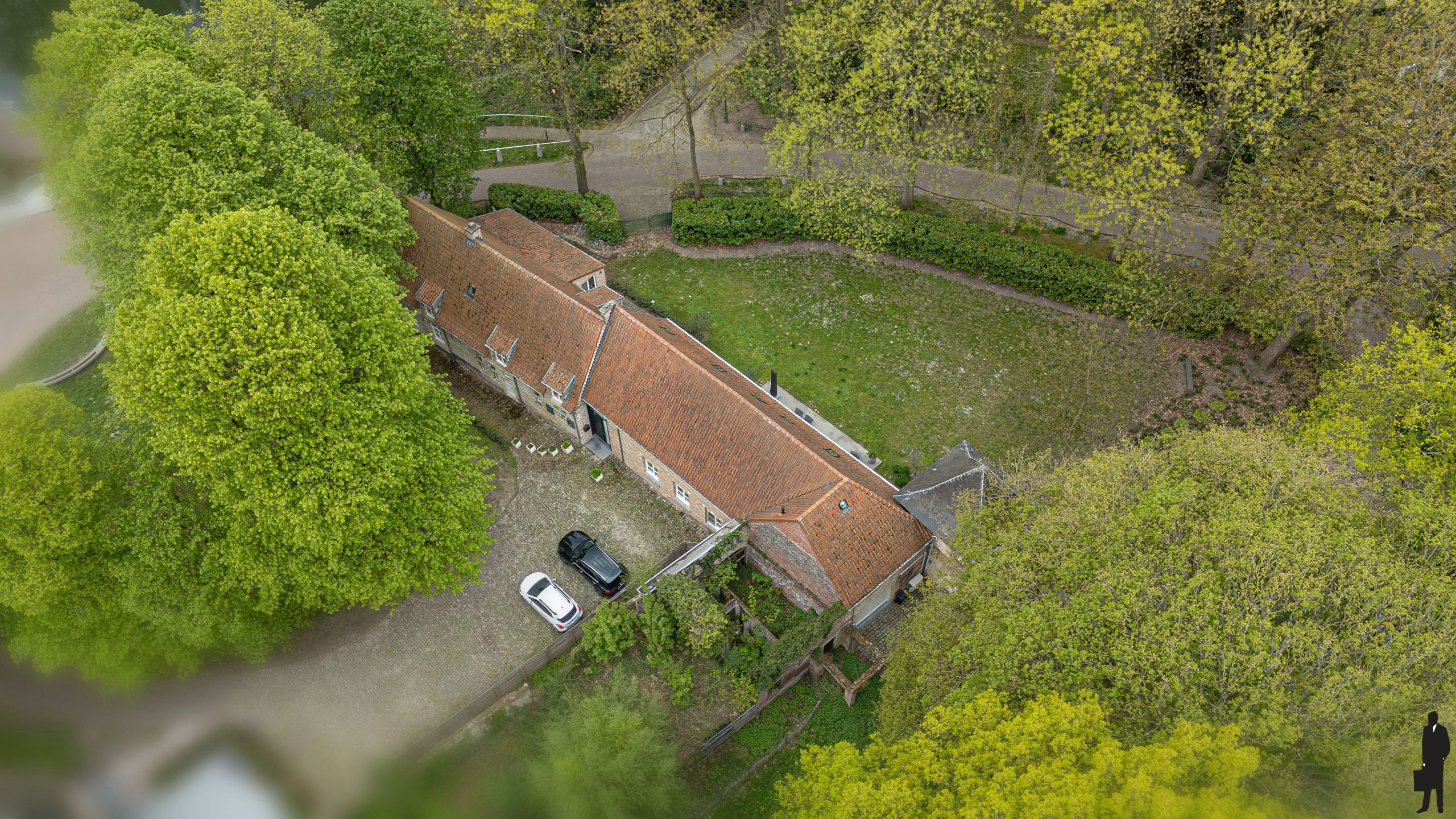 Uitzonderlijk kasteelhoeve in het park van Kasteel Wissekerke. foto 65