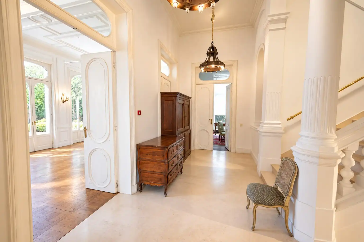IMPOSANT KARAKTERVOL NEOCLASSICISTISCH HERENHUIS foto 4