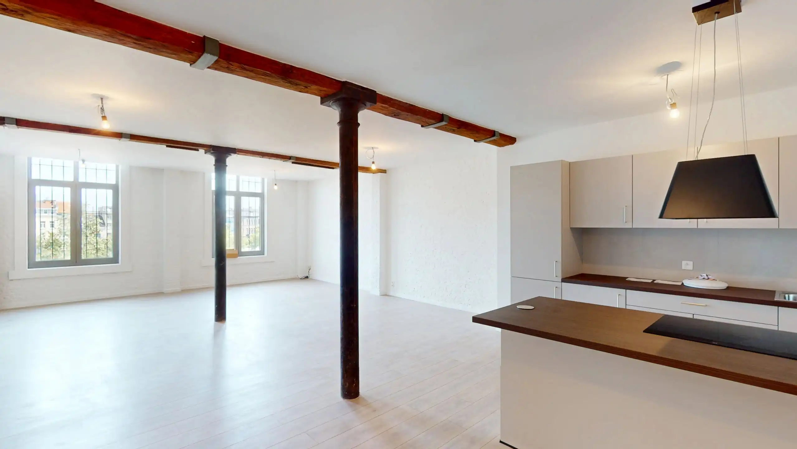 ANTWERPEN - Vernieuwd, ruim appartement met twee slaapkamers foto 2