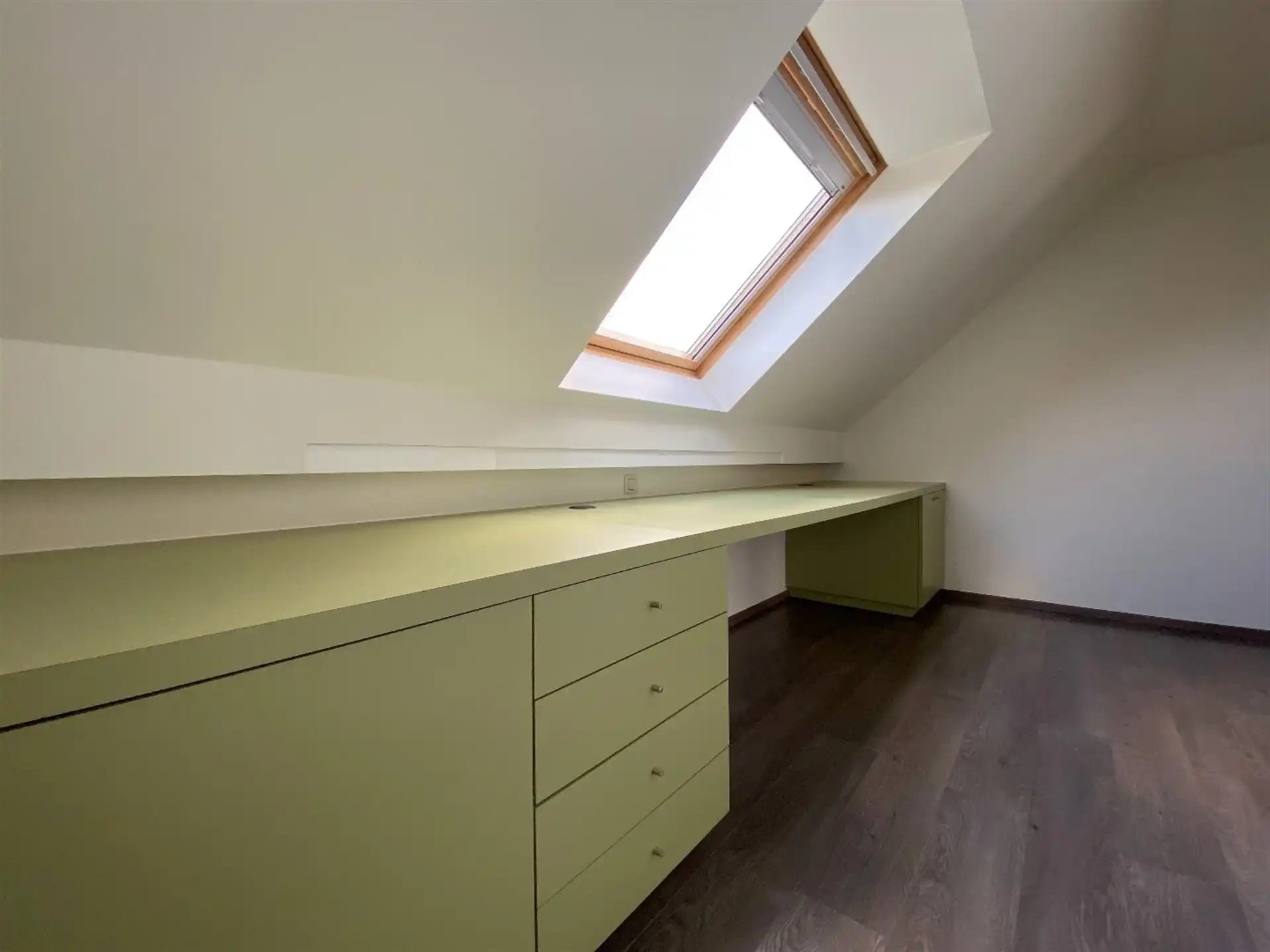 Instapklaar appartement met terras en garage. foto 22