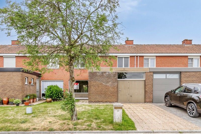 Hoofdfoto van de publicatie: Op te frissen woning met potentieel gelegen in een rustige buurt TE KOOP in Desselgem.