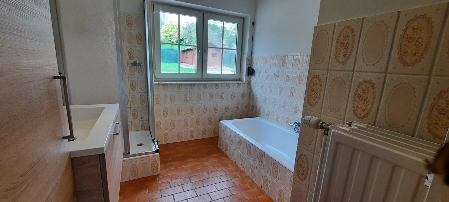 Gelijkvloerse gezinswoning met 3 slaapkamers, fraaie tuin en carport in Opoeteren. foto 9