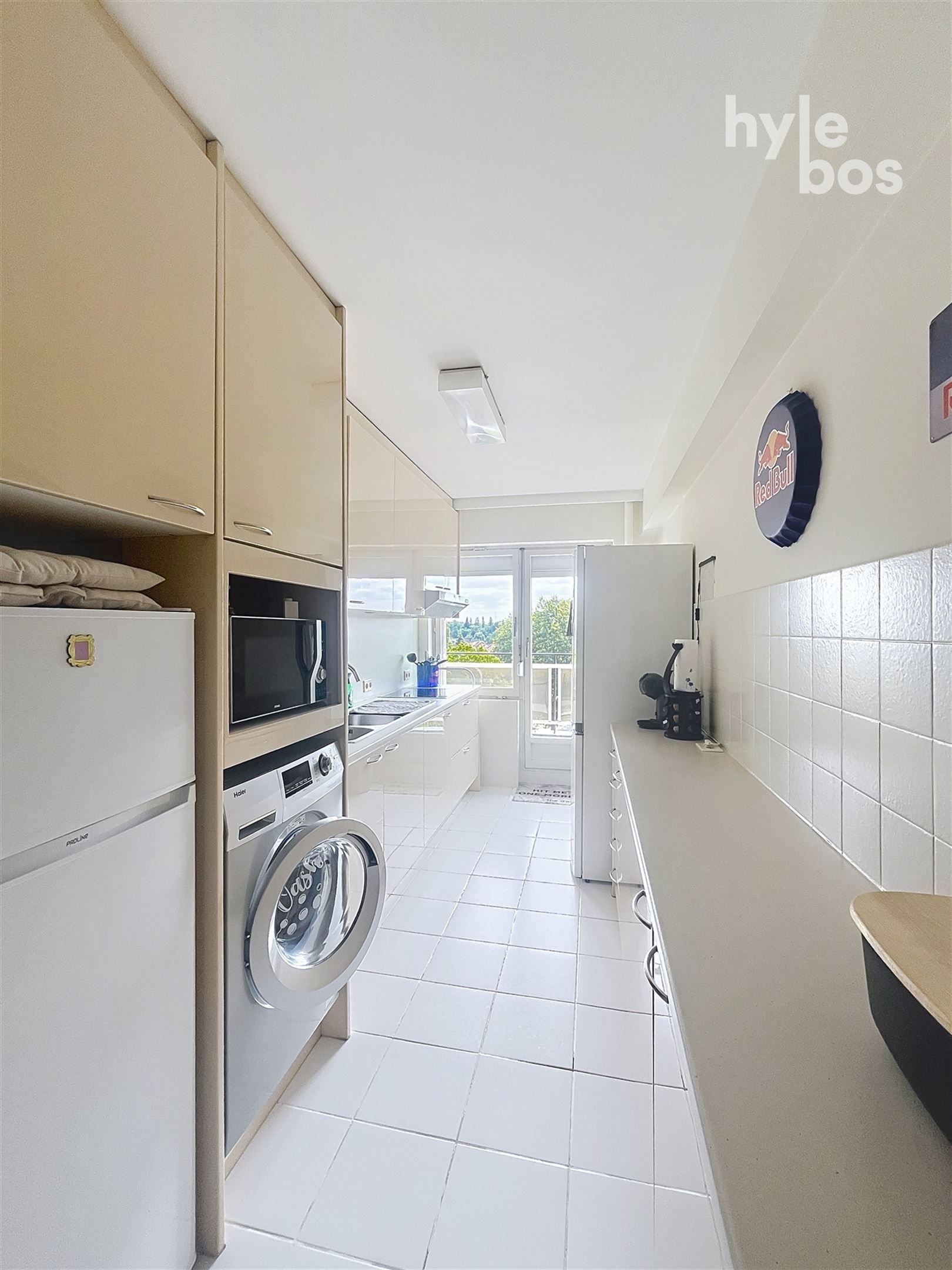 Ruim instapklaar 2 slaapkamer appartement met garage foto 6