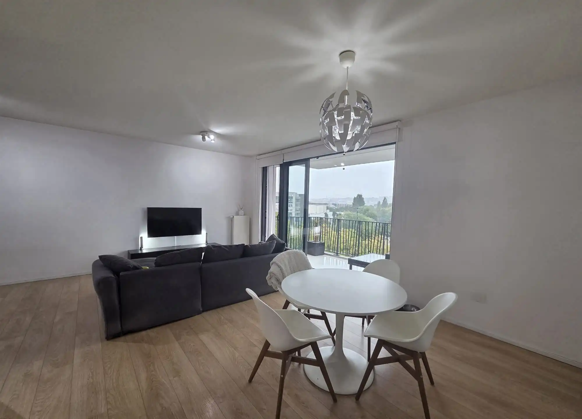 Appartement met terras en parking foto 8