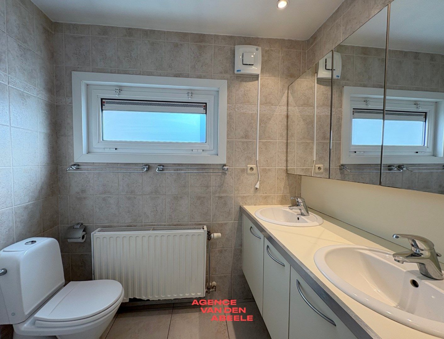 Zeer ruime en charmante woning in centrum Brugge foto 12